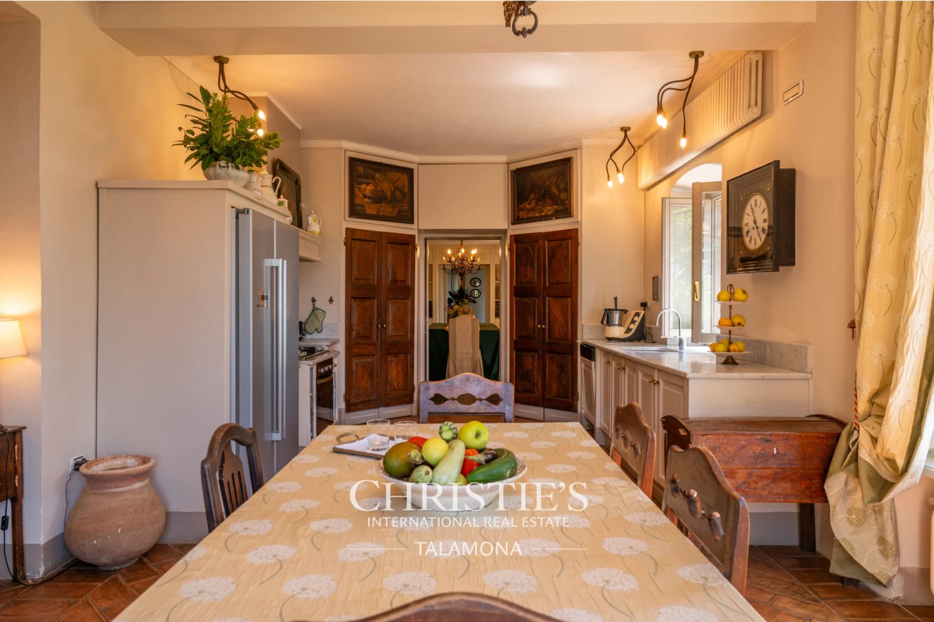 10 Bedroom Villa/Townhouse's Image 28
