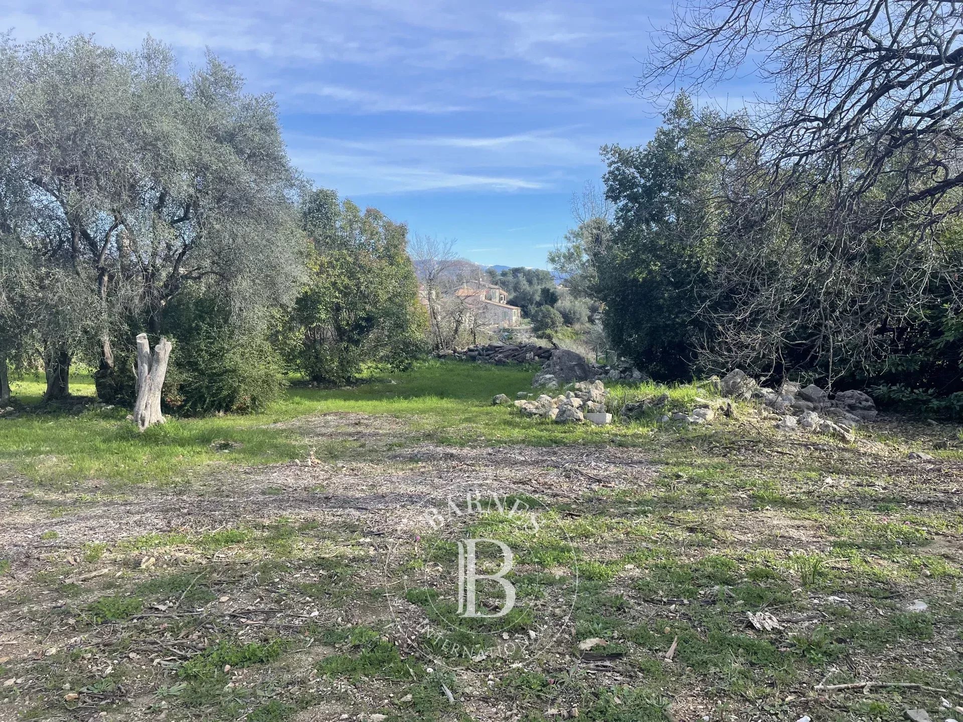 Arazi Roquefort-les-Pins