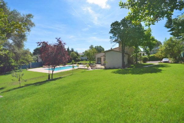Stunning Valbonne Villa for sale Near Village with Pool and Parking — photo 7