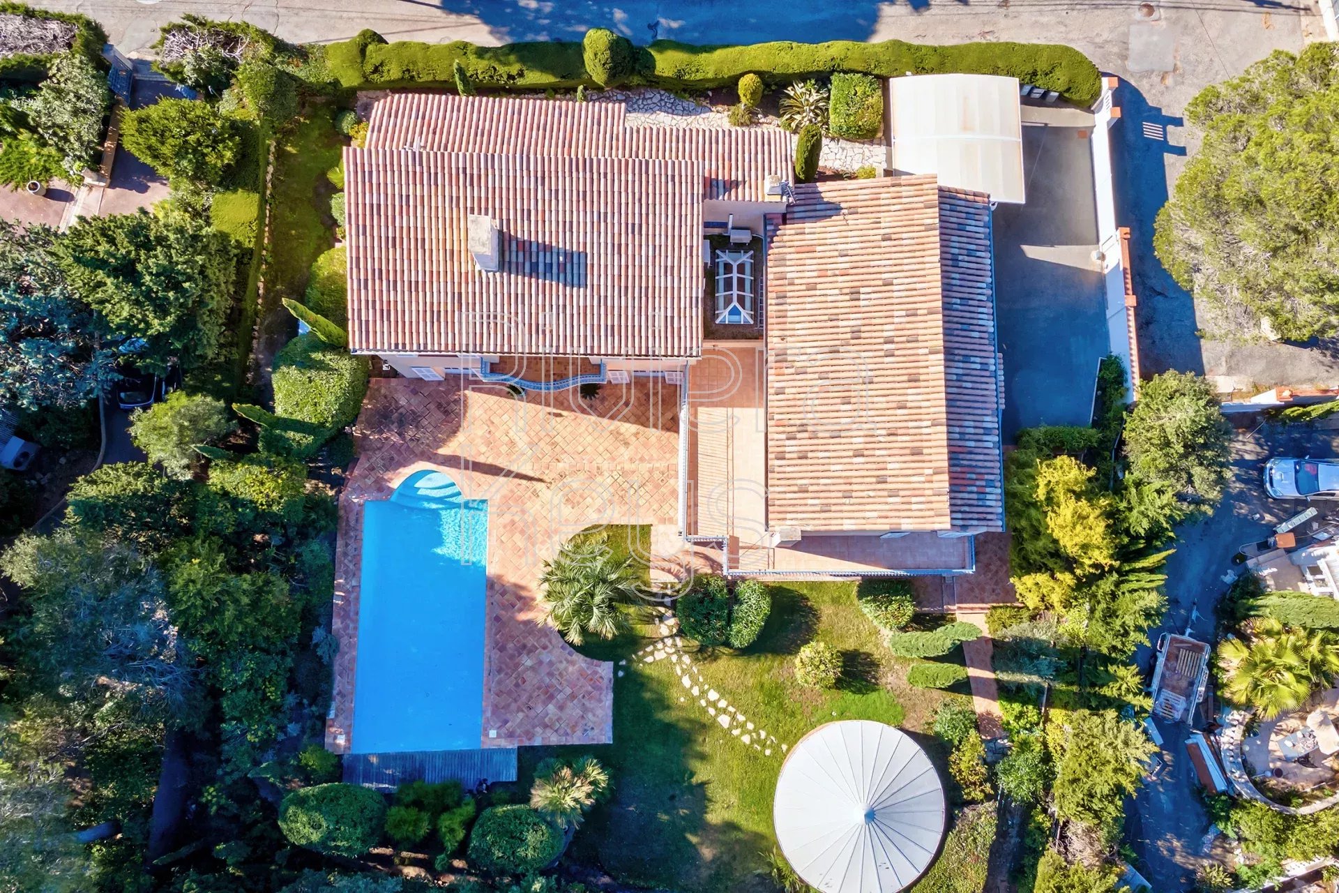 BOULOURIS : Maison provençale de 320 m² avec piscine et vue mer