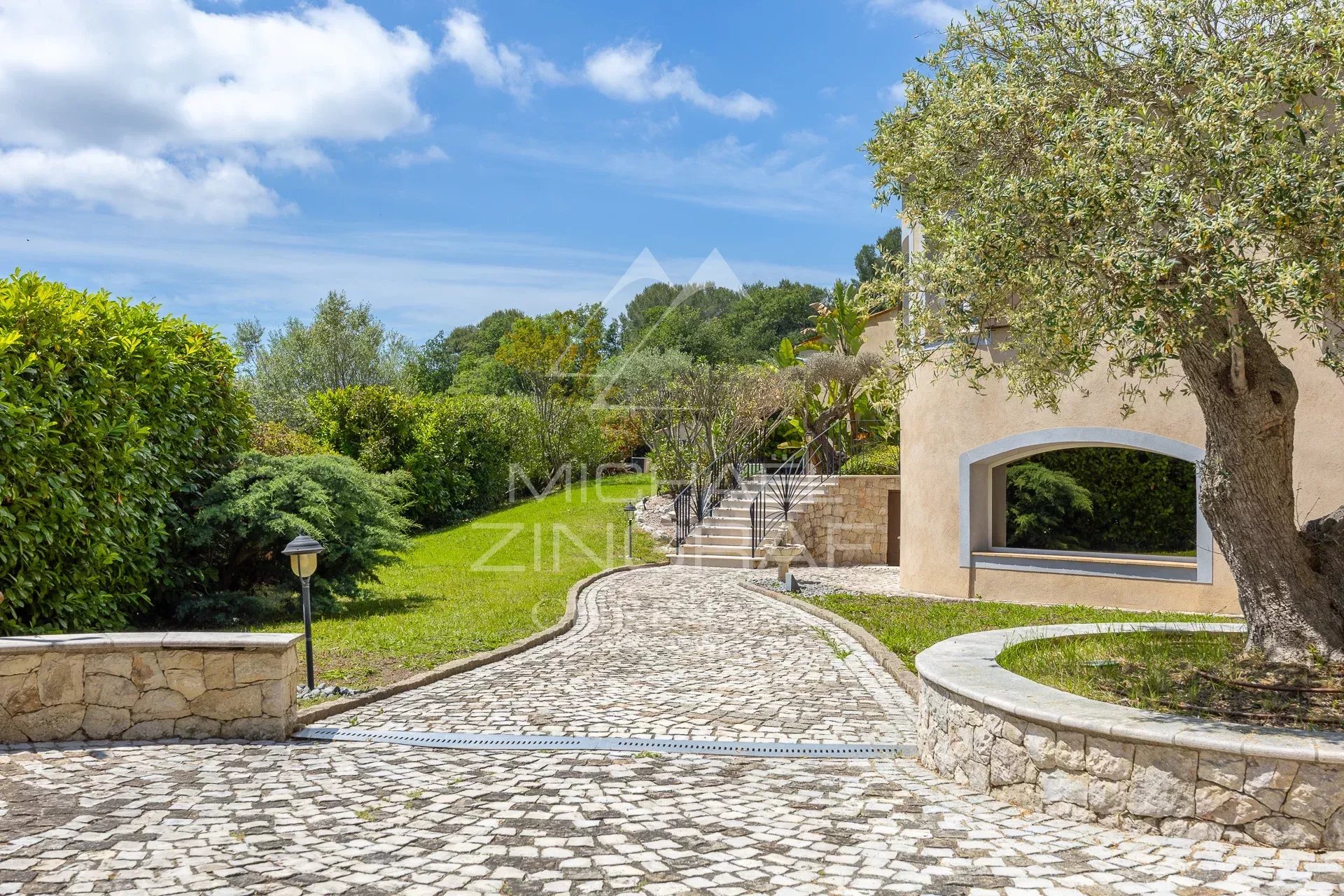 5 Bedroom Villa/Townhouse's Image 9