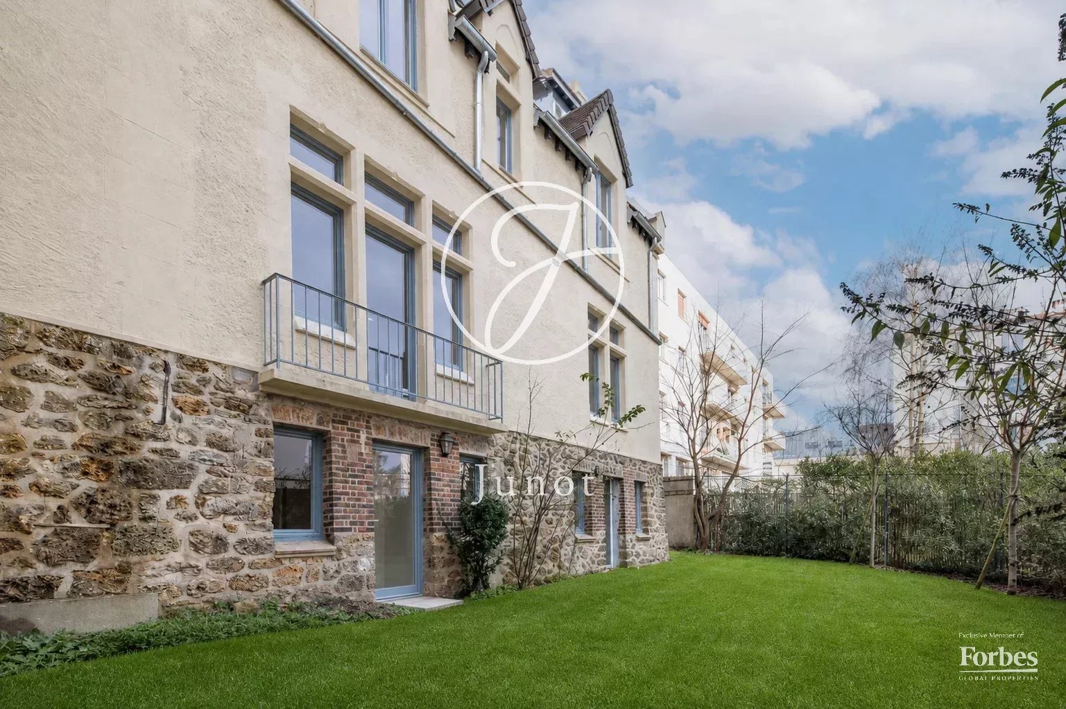 Saint-Cloud - MONTRETOUT - Appartement 57.56 m² Carrez - 2 chambres - Jardin de 100 m²