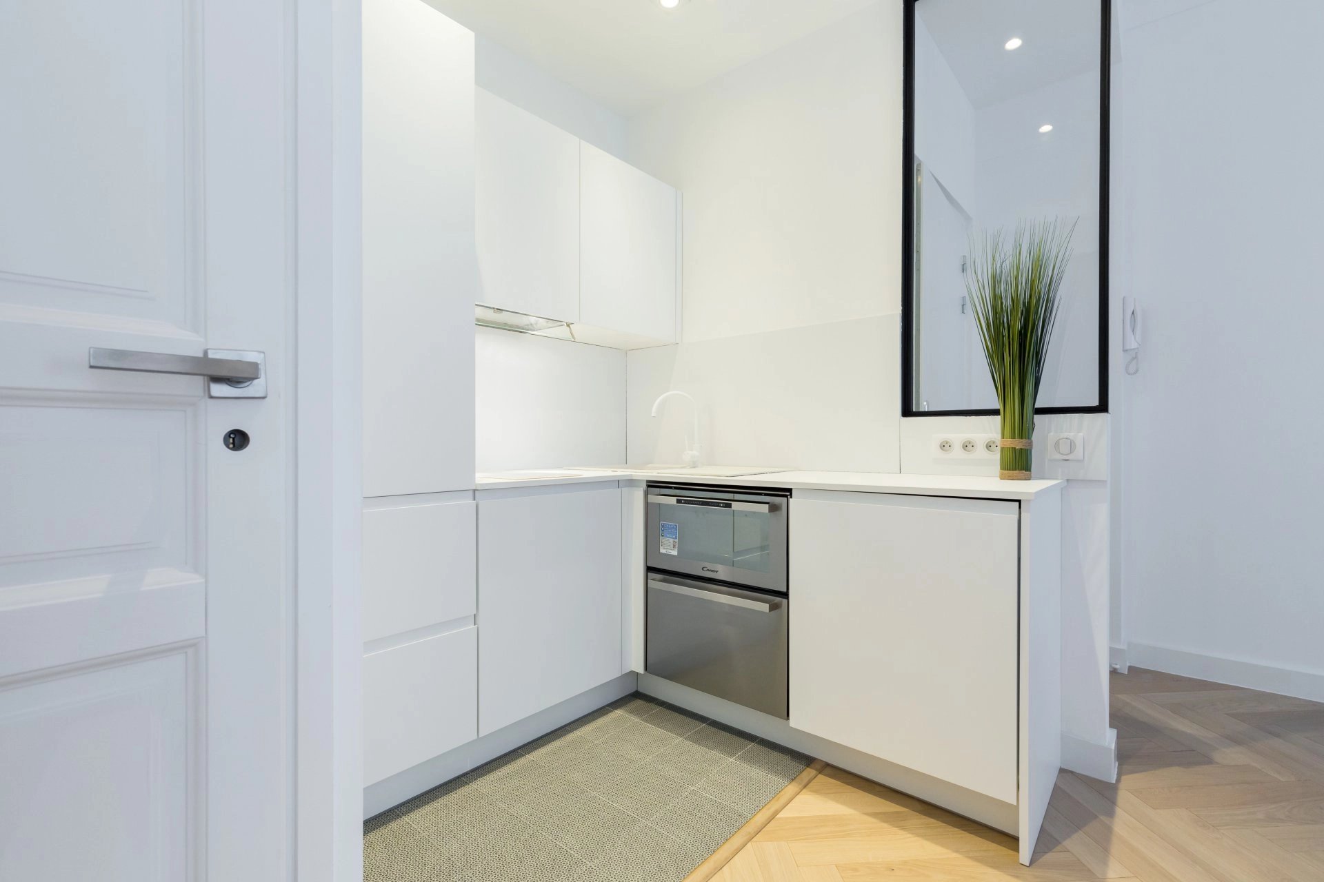 Nice Carré d'or - 2 Pièces Balcon - 239 000 Euros