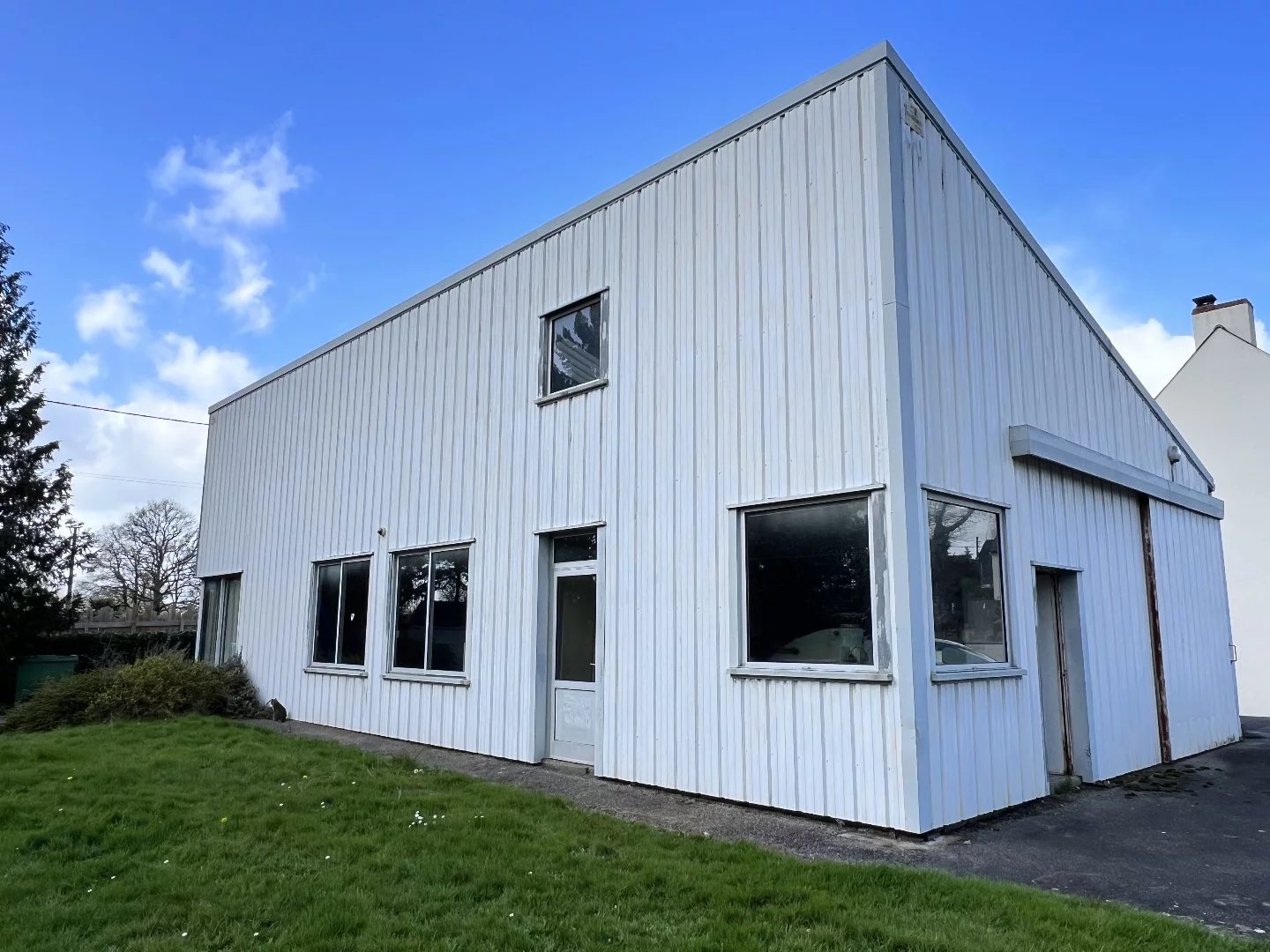 Bâtiment industriel de 120 m² Rougé