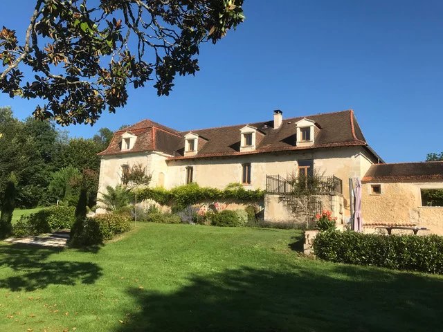 Chartreuse de 4 chambres avec maison d'amis, piscine et dépendances