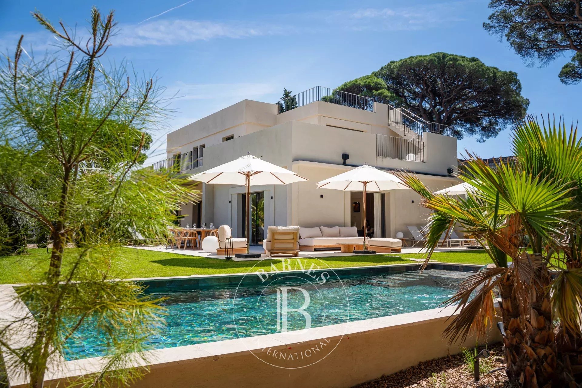 SAINT-TROPEZ – CLOSE TO VILLAGE – RENOVATED HOUSE WITH 4 BEDROOMS AND POOL