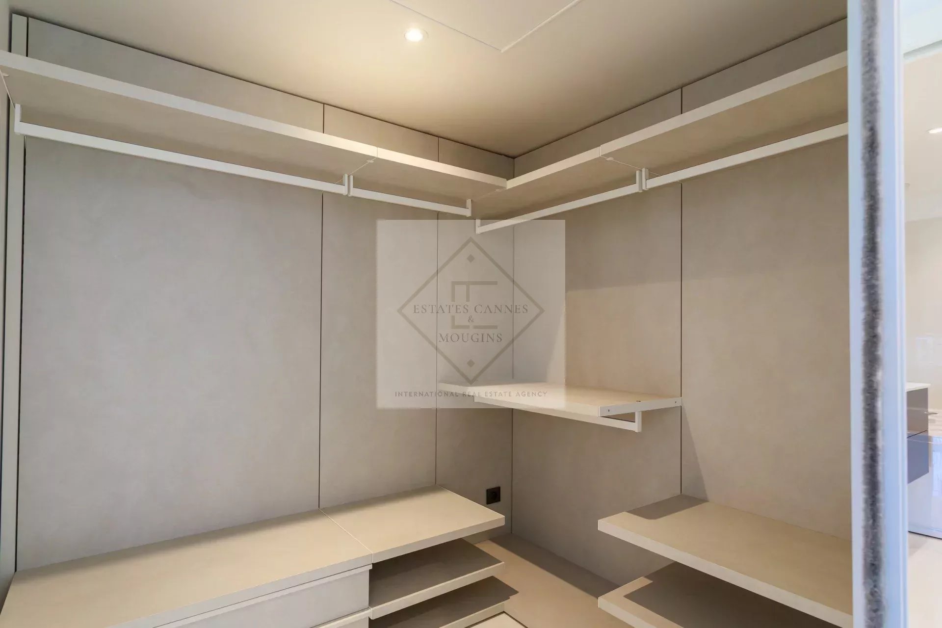 MAGNIFIQUE APPARTEMENT AVEC VUE MER PANORAMIQUE À ROQUEBRUNE-CAP-MARTIN — photo 7