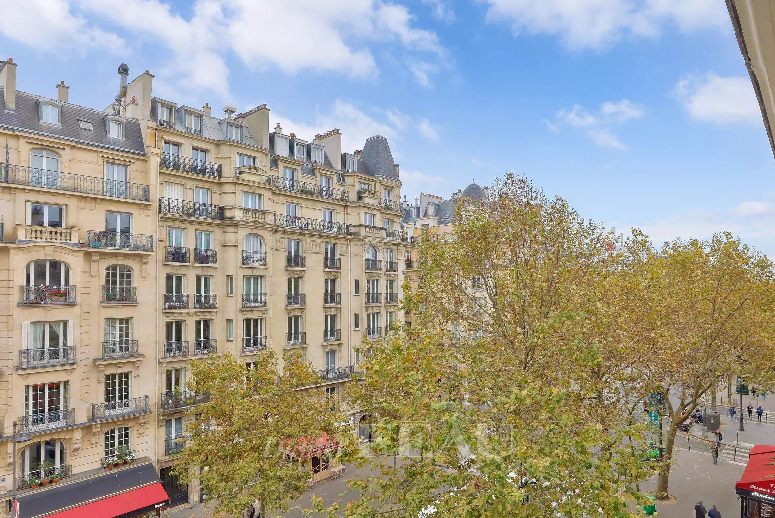 Paris 12th District – A bright 2-room apartment