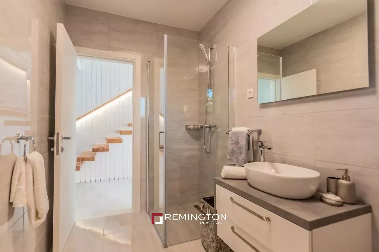 4 Bedroom Villa/Townhouse's Image 5