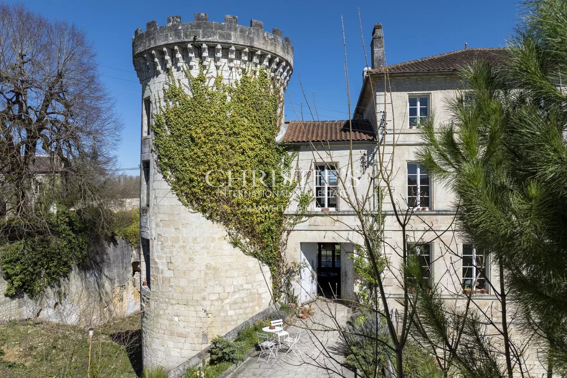 8 Bedroom Chateau's Image 3