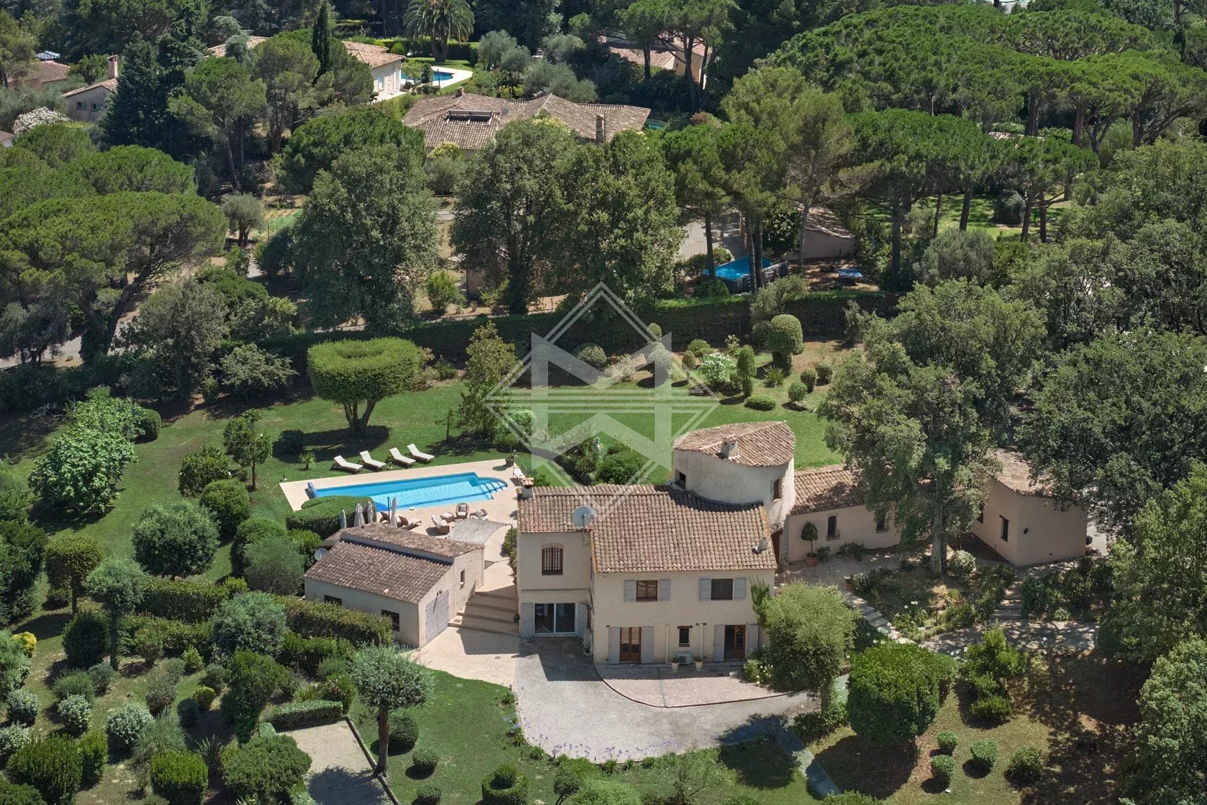 06560 VALBONNE VILLA