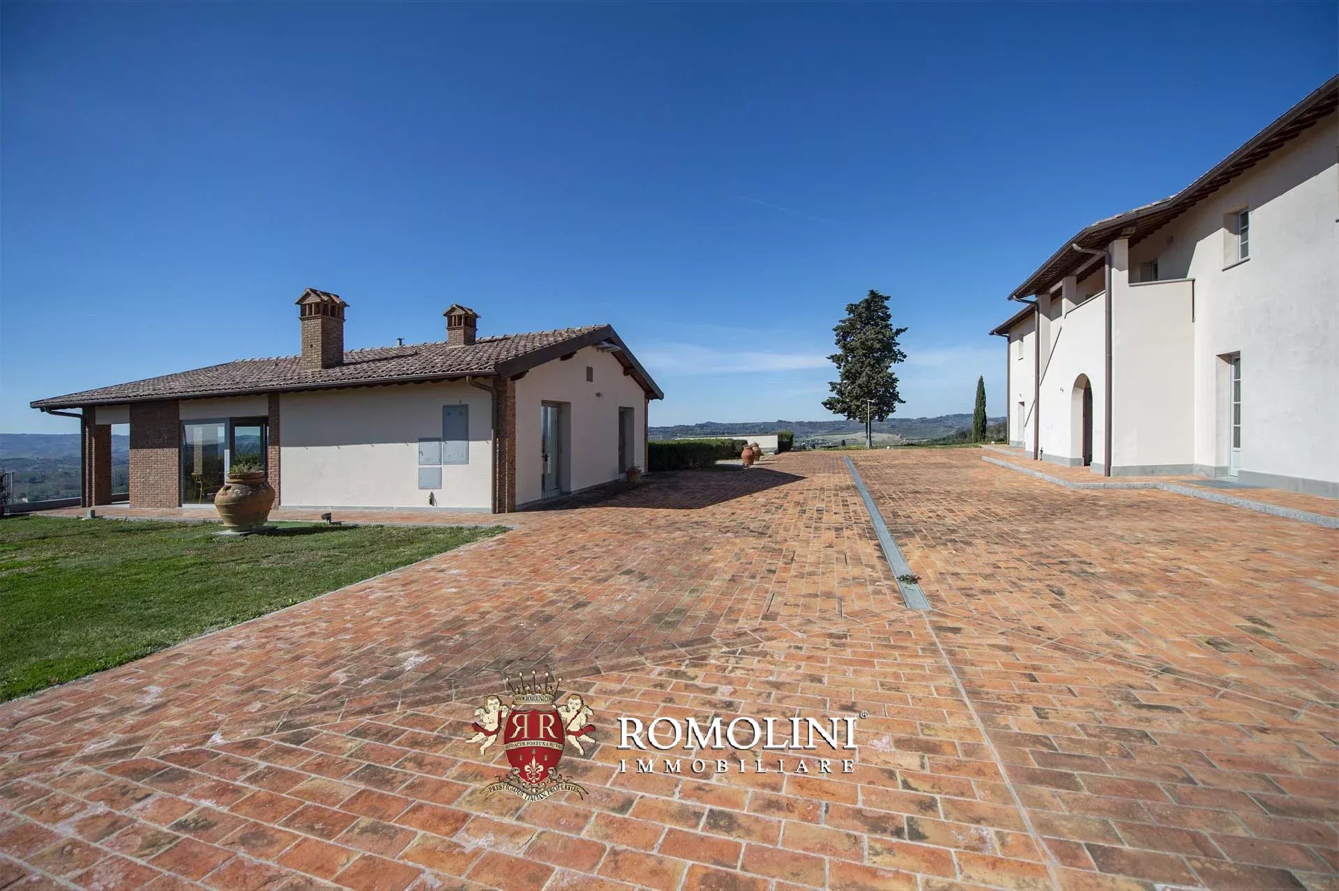 11 Bedroom Vineyard's Image 25