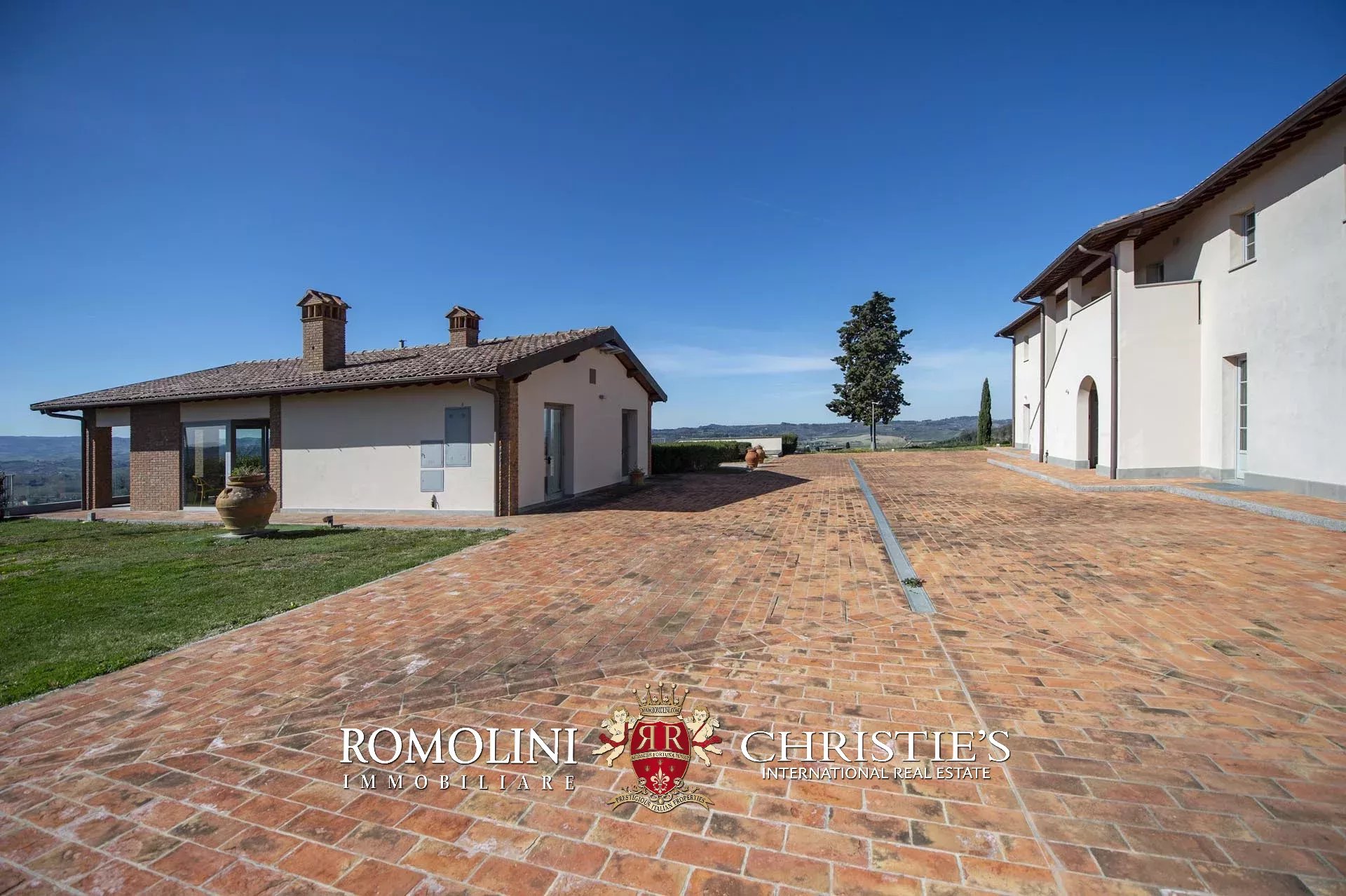 11 Bedroom Vineyard's Image 25