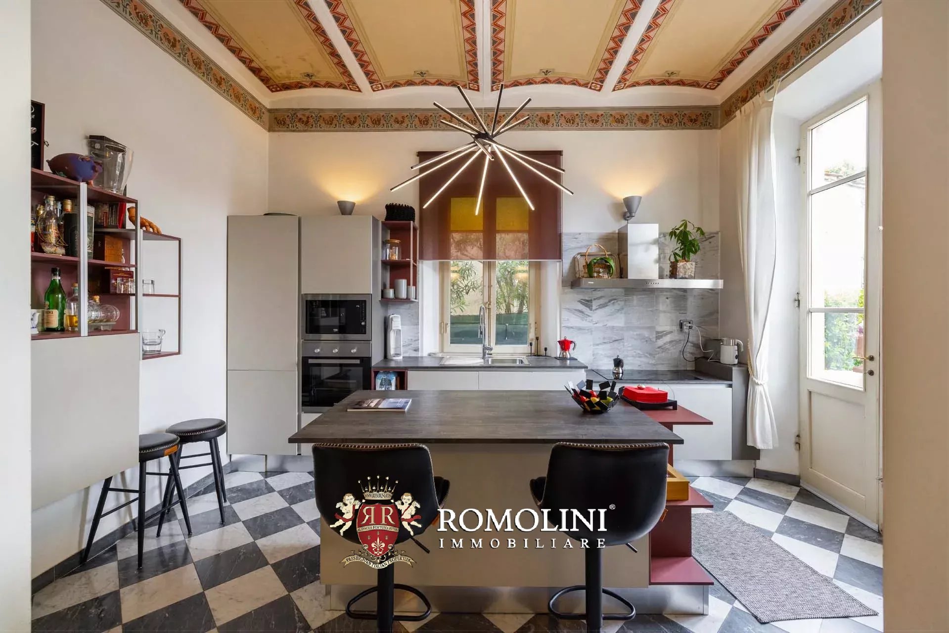 6 Bedroom Villa/Townhouse's Image 10