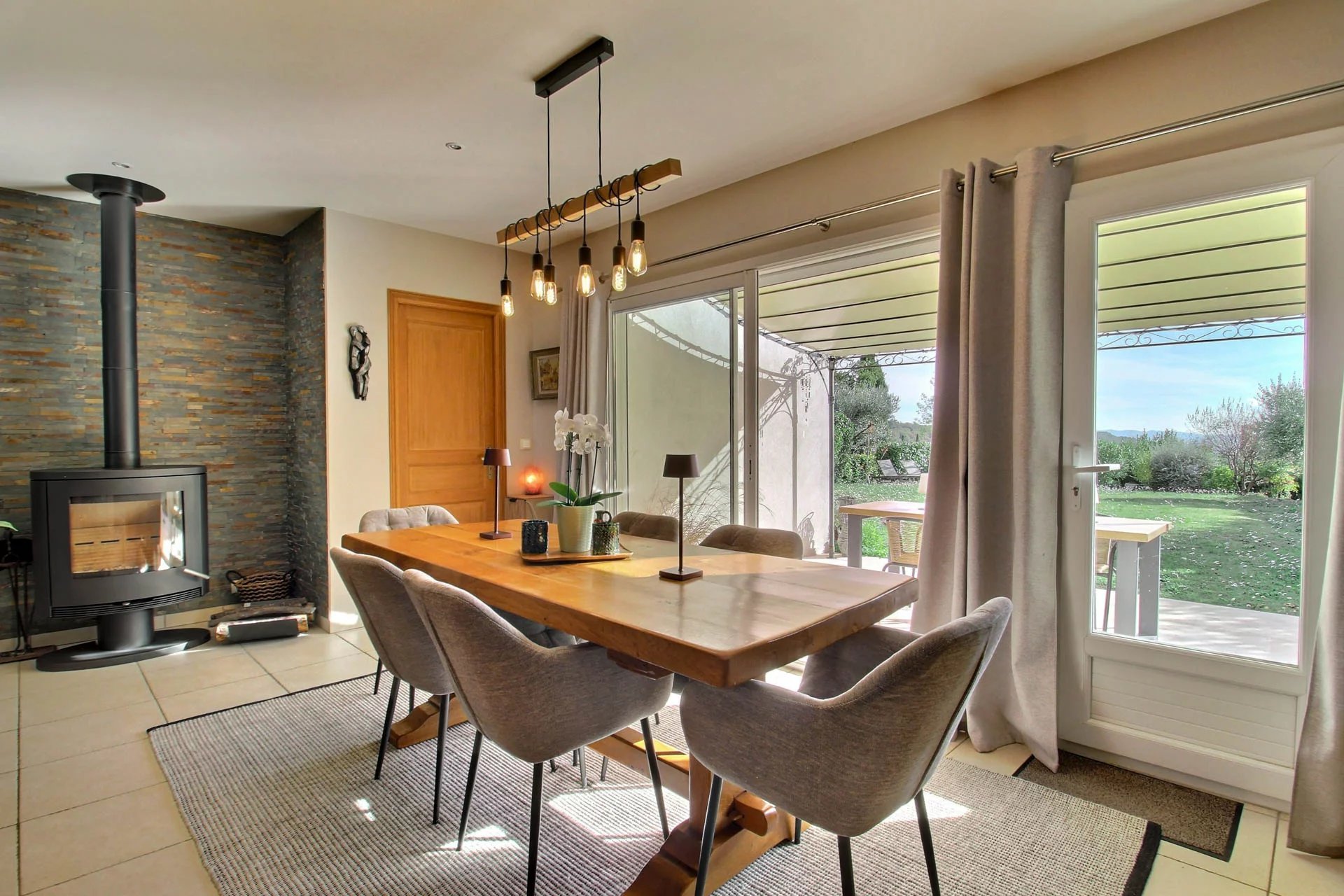 Single-storey villa at walking distance - SEILLANS