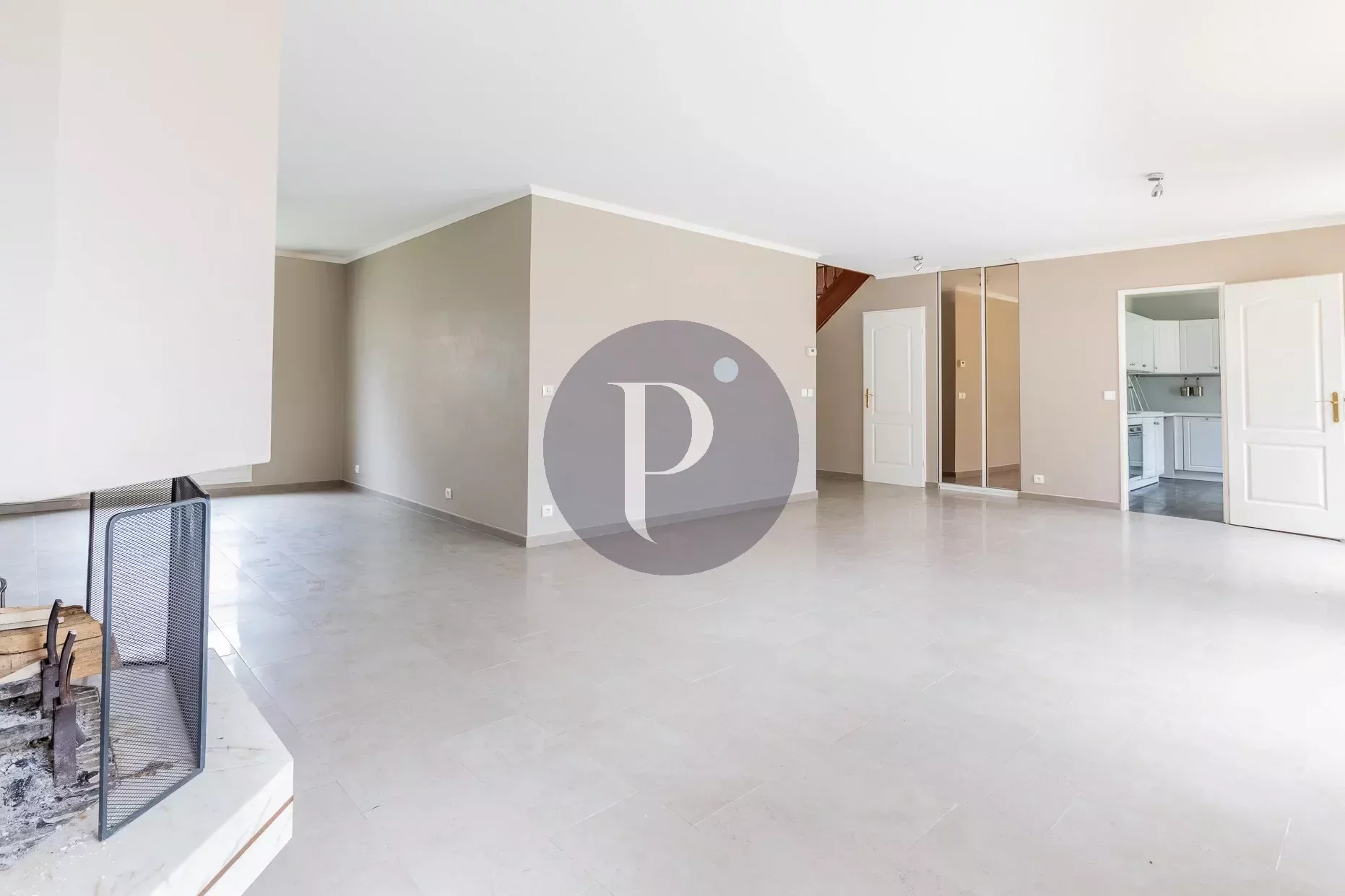 vente-maison-8-pieces-verrieres-le-buisson-84082190
