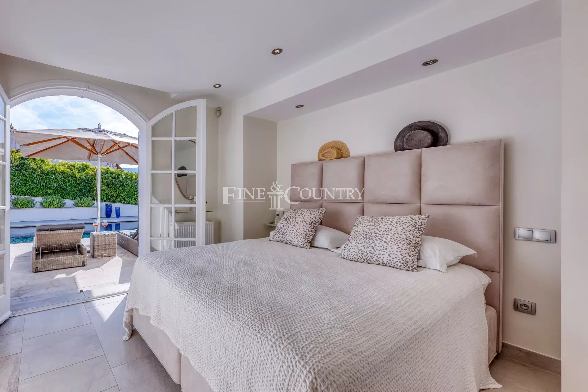 Photo of Villa for sale in Mandelieu with swimming pool and panoramic viewsl