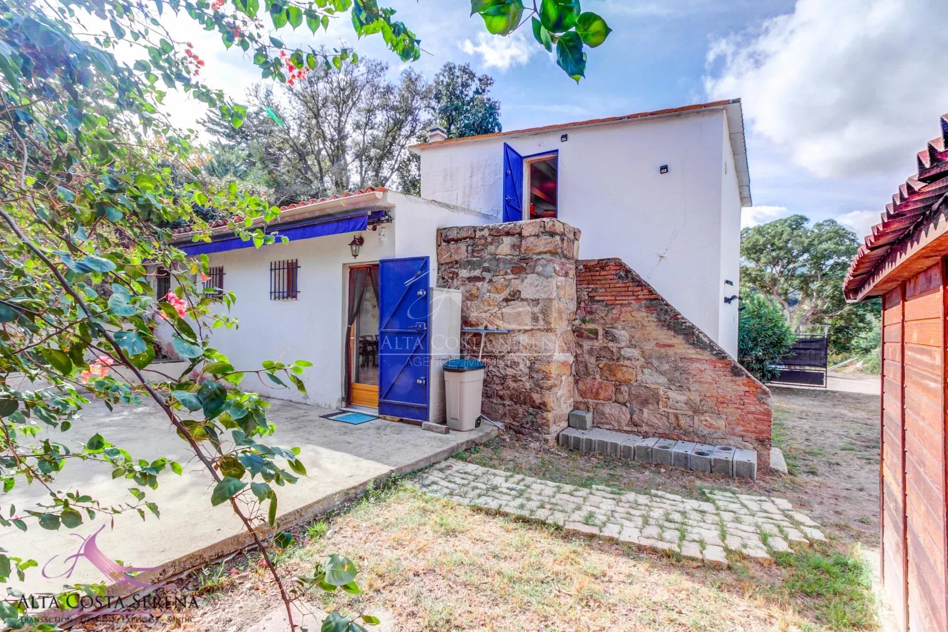 Maison à proximité immédiate de la plage de Canella