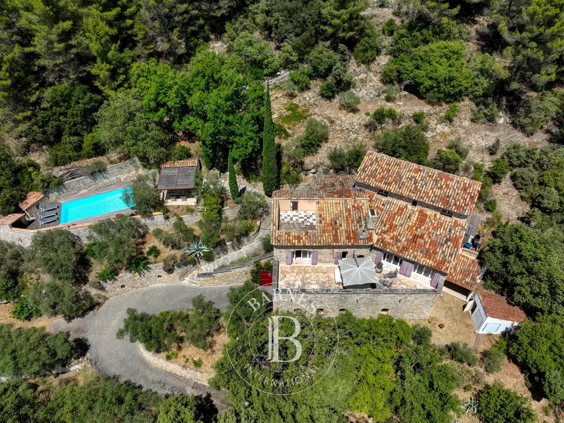 AIX-EN-PROVENCE – HOUSE 286 SQM – 6 BEDROOMS – SWIMMING POOL – PANORAMIC VIEW – GARDEN 3,500 SQM