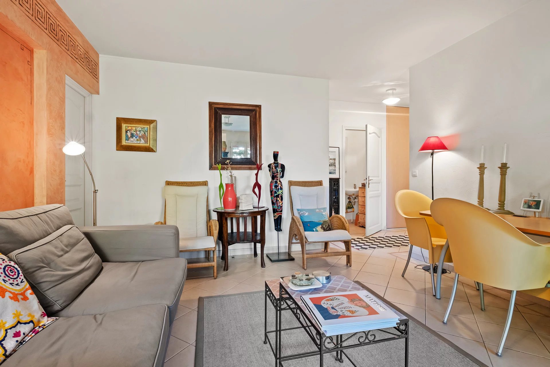 Bright 2-bedroom flat with garden