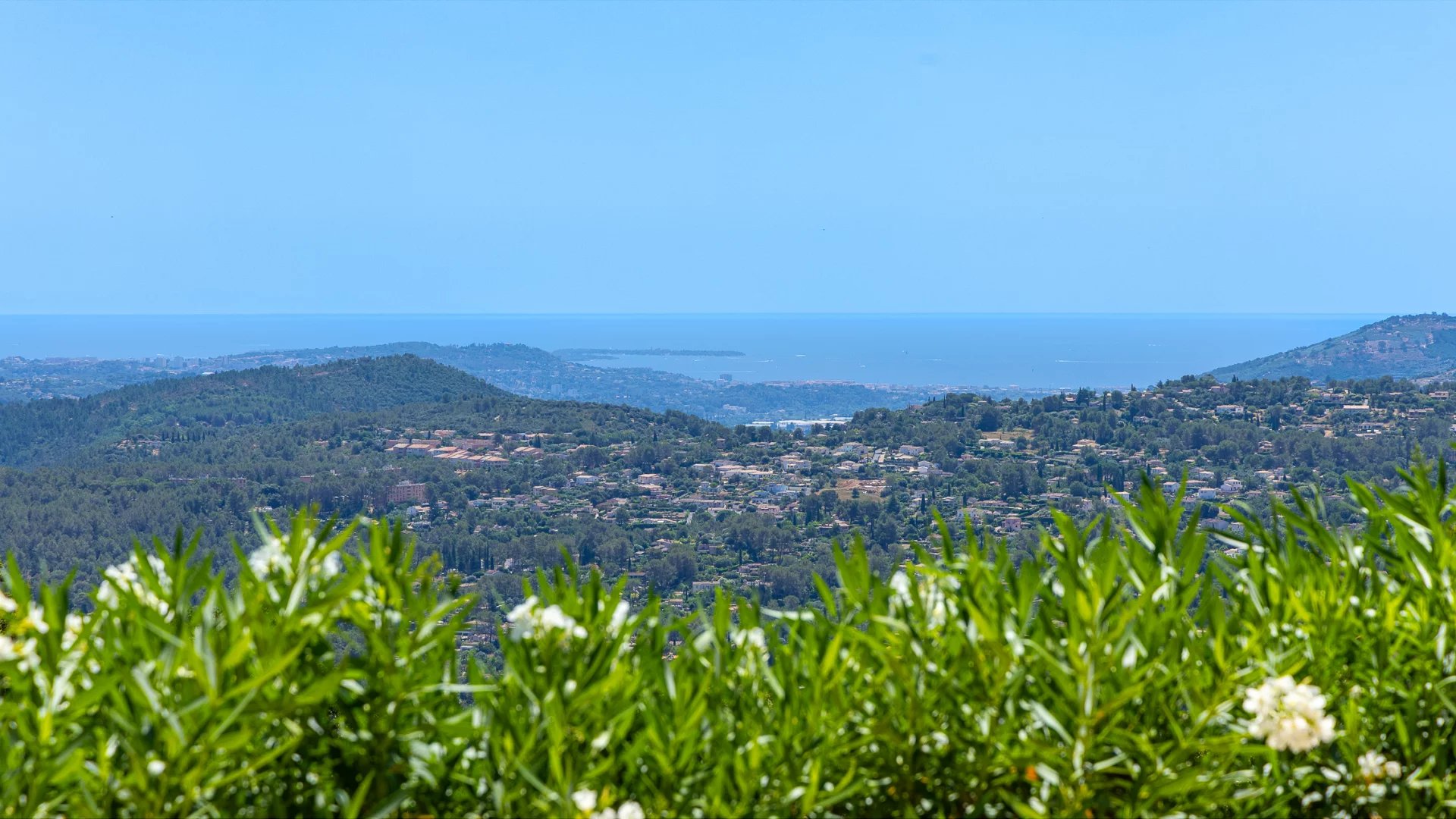 Villa familiale avec vue panoramique dans un domaine résidentiel