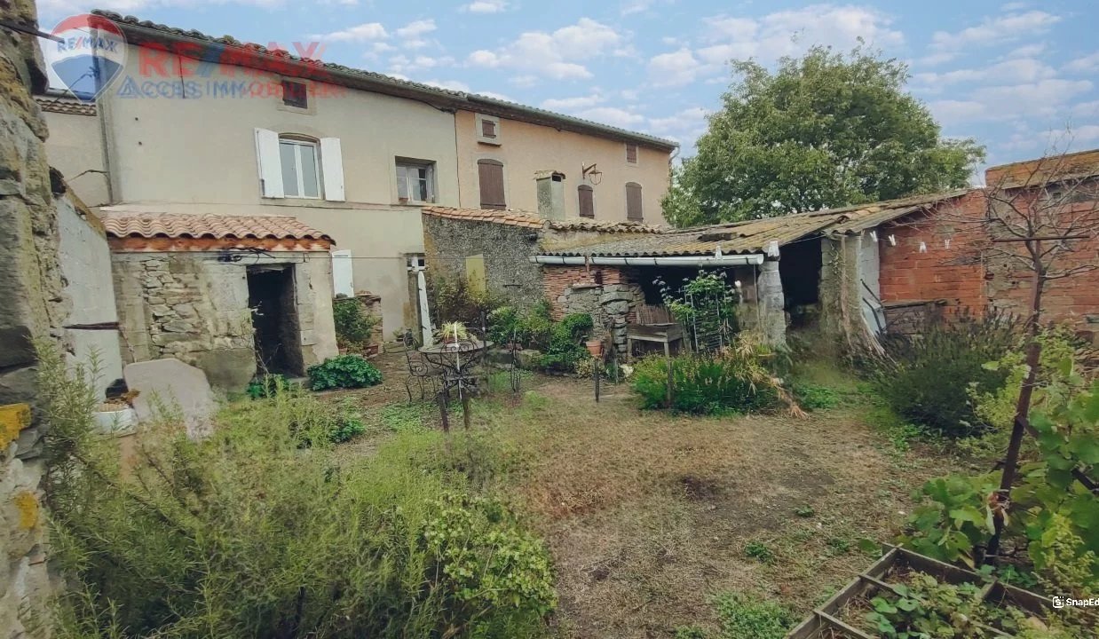 Maison de village en pierre de type 4 avec jardin