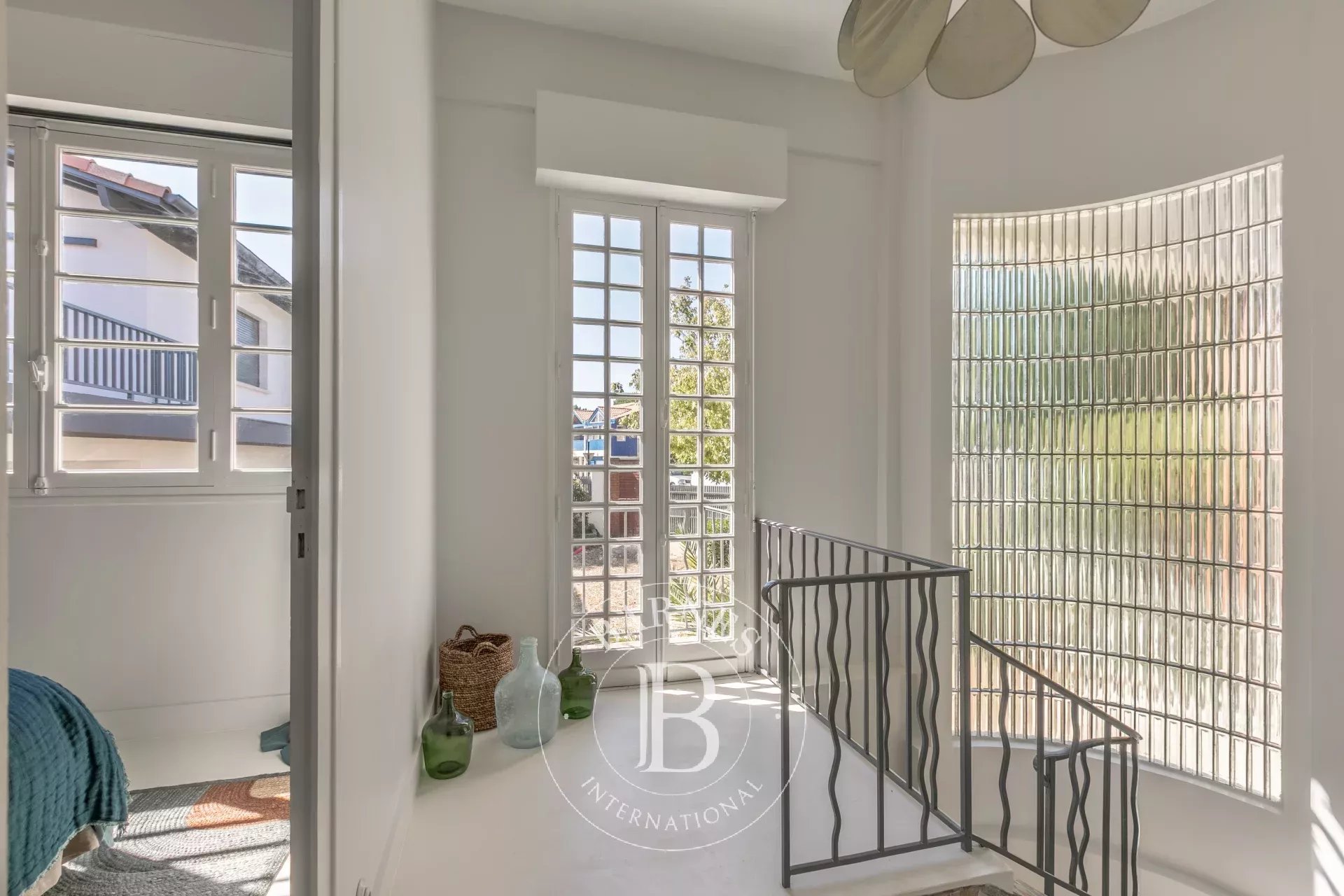 SUMPTUOUS FRONT-LINE VILLA IN CAP FERRET VILLAGE - picture 14 title=
