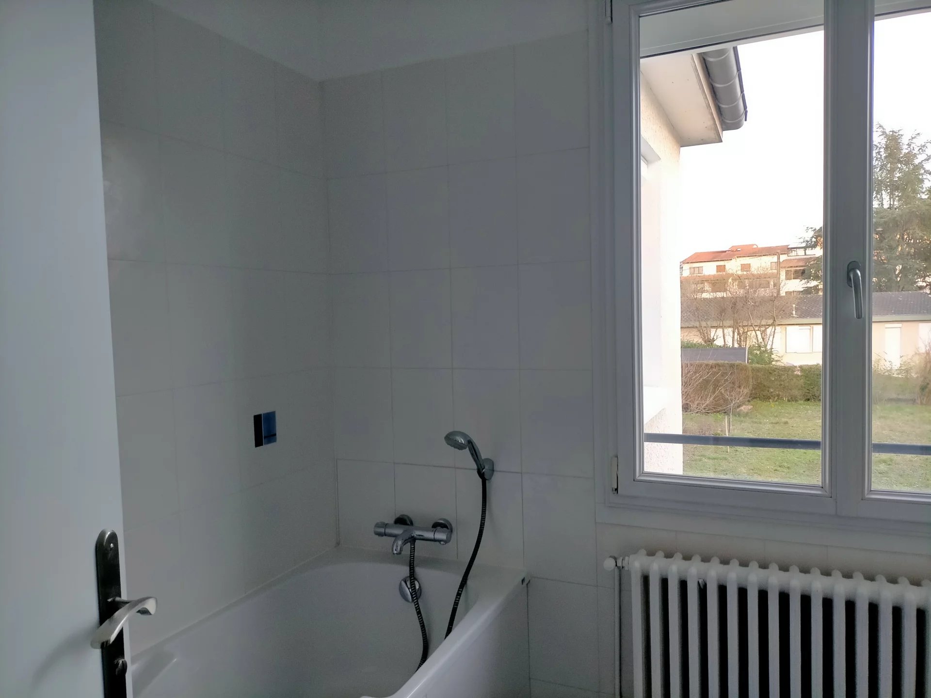 83124740 Location Francheville