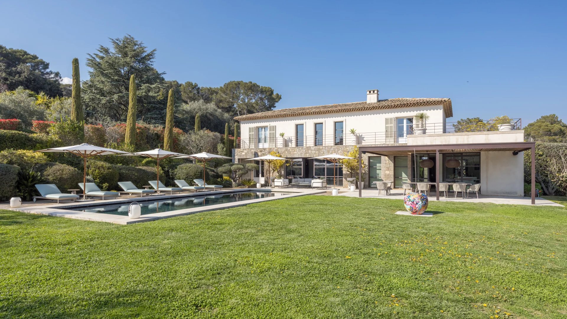 Mougins - Property in a secured domain