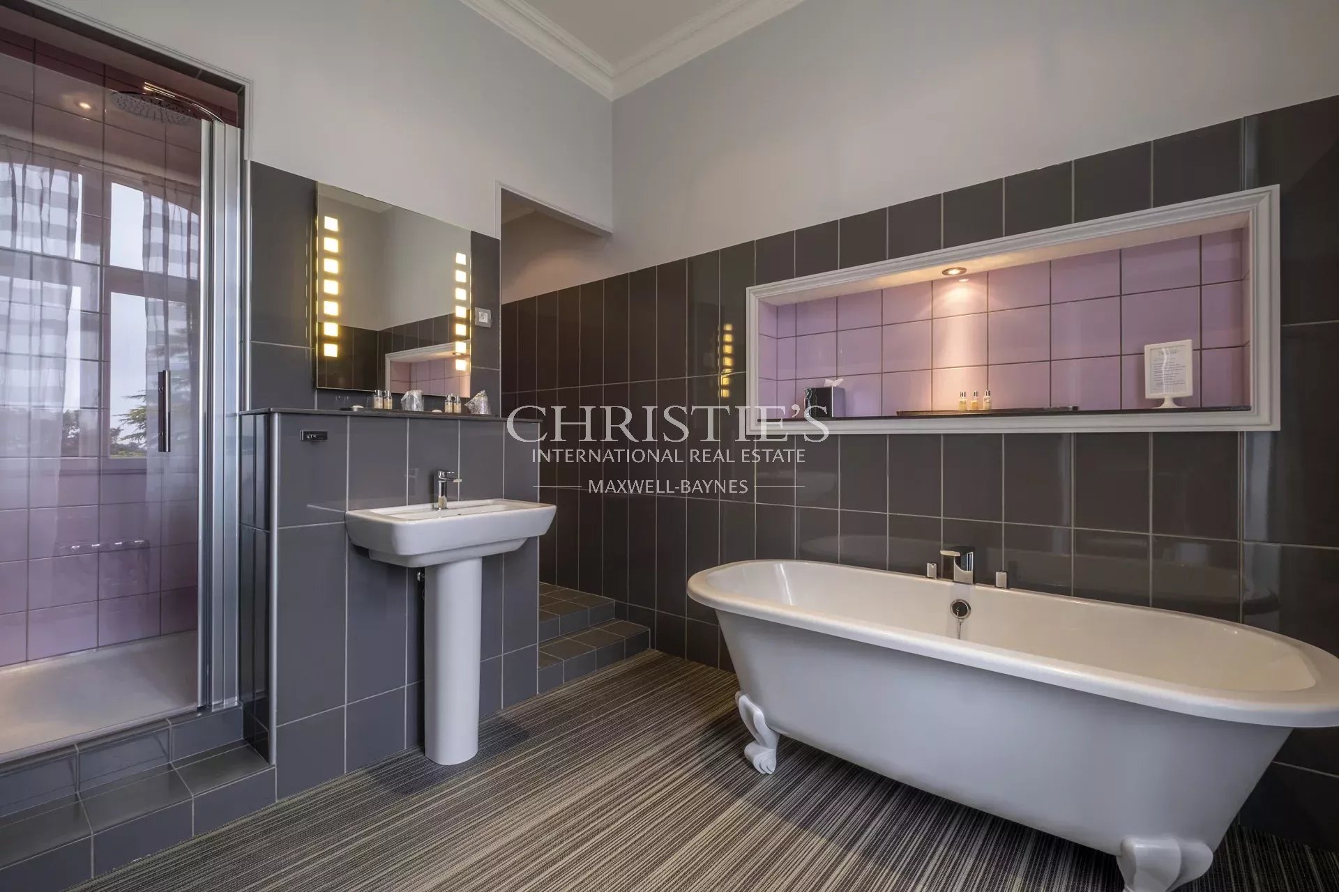 11 Bedroom Chateau's Image 15