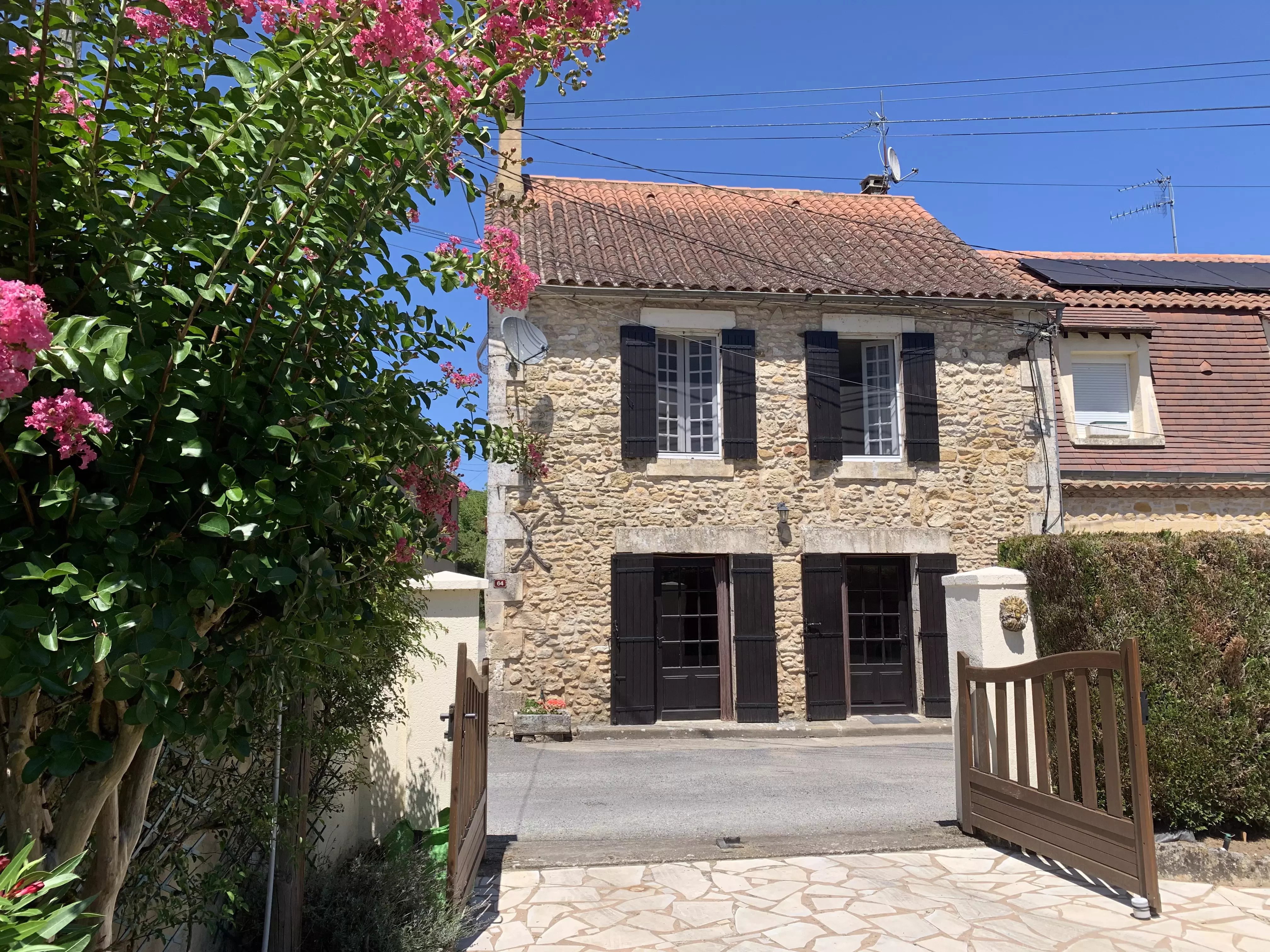 Charmante maison de village avec jardin, piscine et à deux pas de la Dordogne
