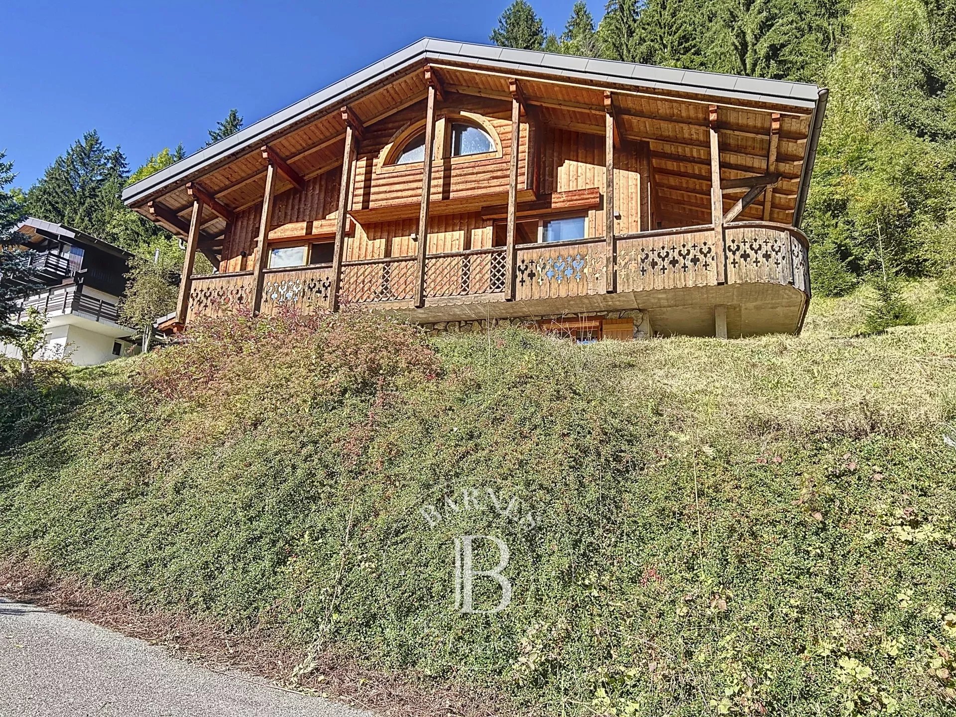 Photo of Châtel - Chalet of 260 sq m (220 sq m living space) - 4234 sq m of land - Near village center in a sought-after area with magnificent South-West exposure