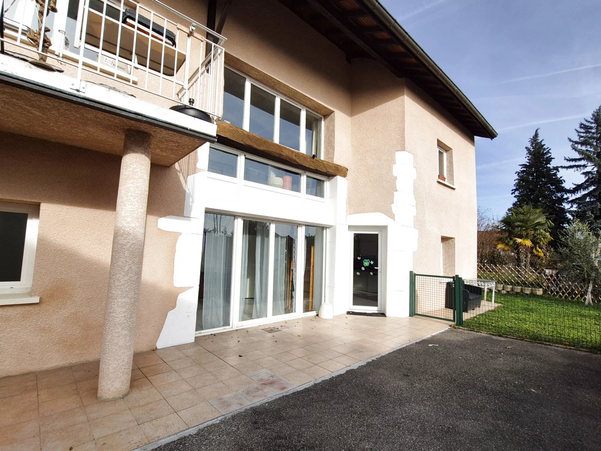 Maison/immeuble de 443 m2 à Challex - fort potentiel