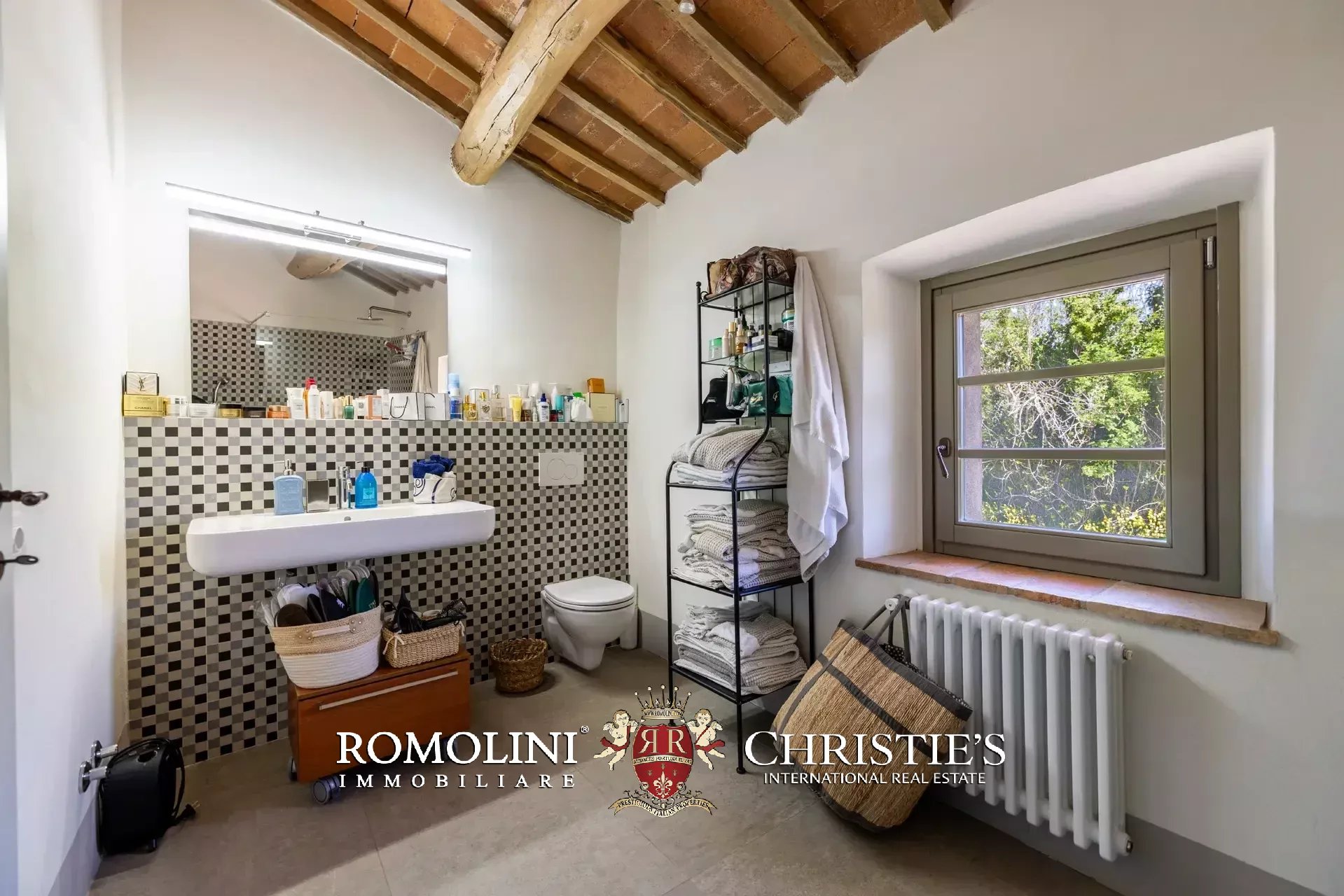 6 Bedroom Villa/Townhouse's Image 123
