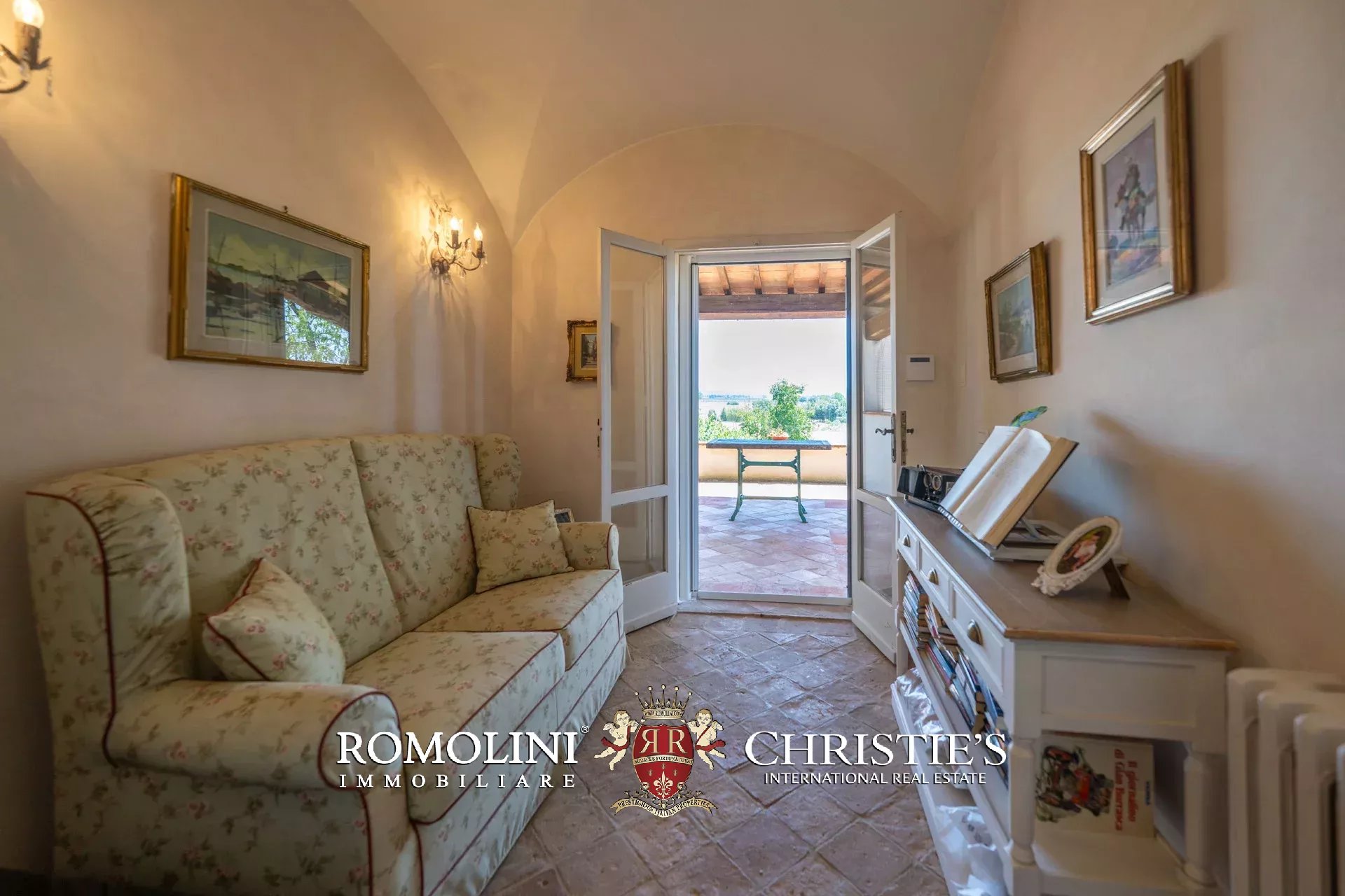 6 Bedroom Villa/Townhouse's Image 29