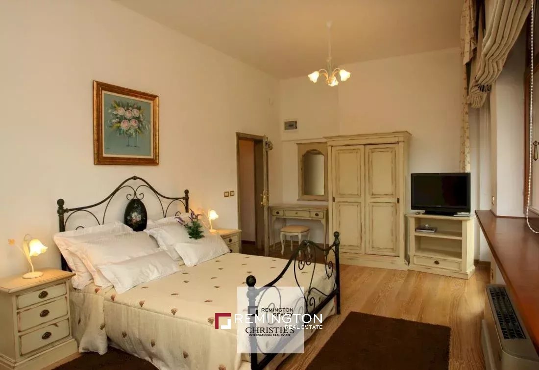 6 Bedroom Villa/Townhouse's Image 11