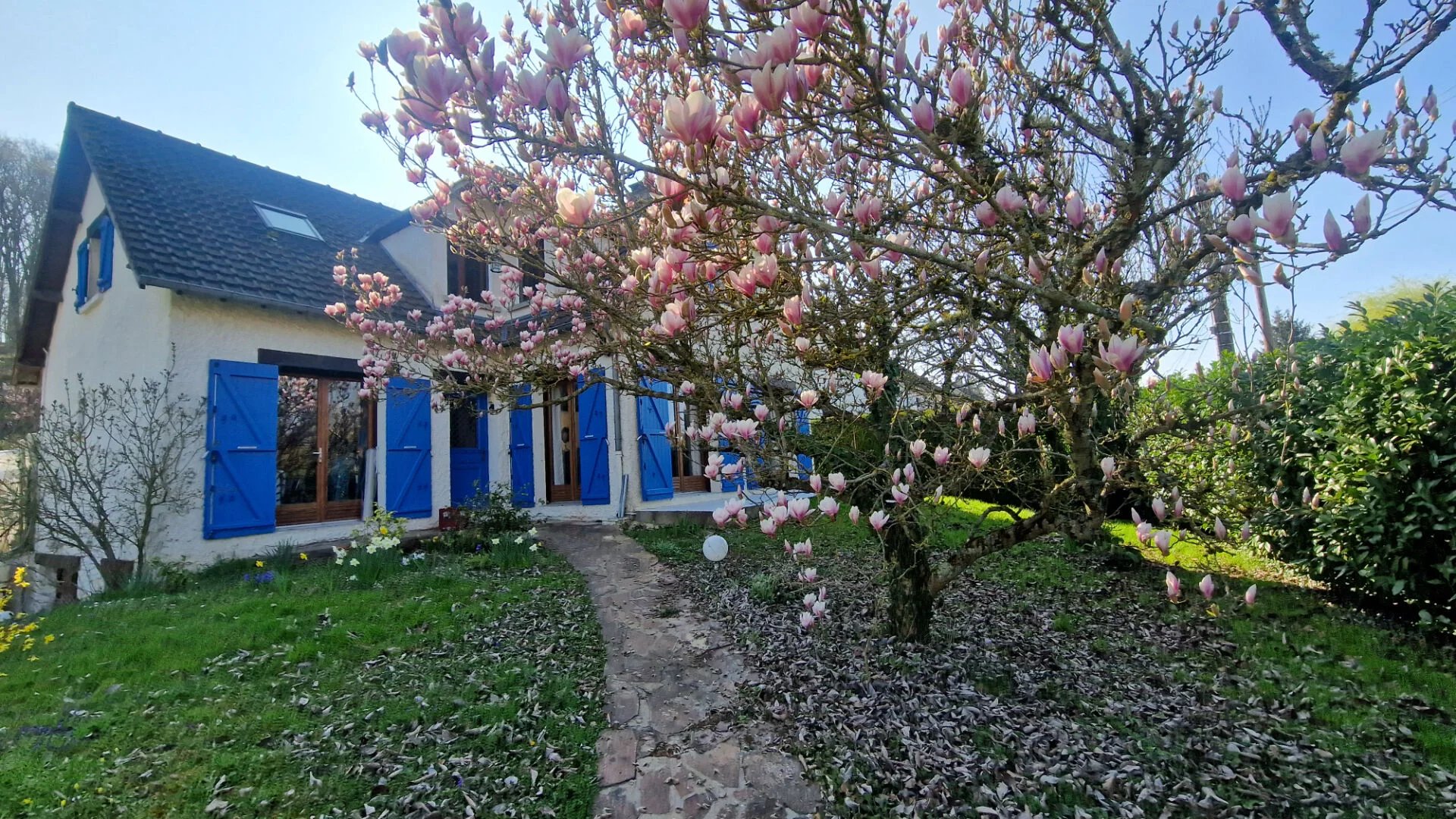 Proche MAINTENON Maison familiale avec piscine 4 kms