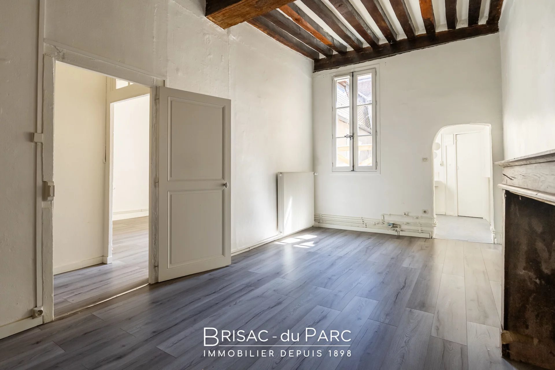 Dijon centre - appartement t2 bis atypique de 58 m² environ - bon état
