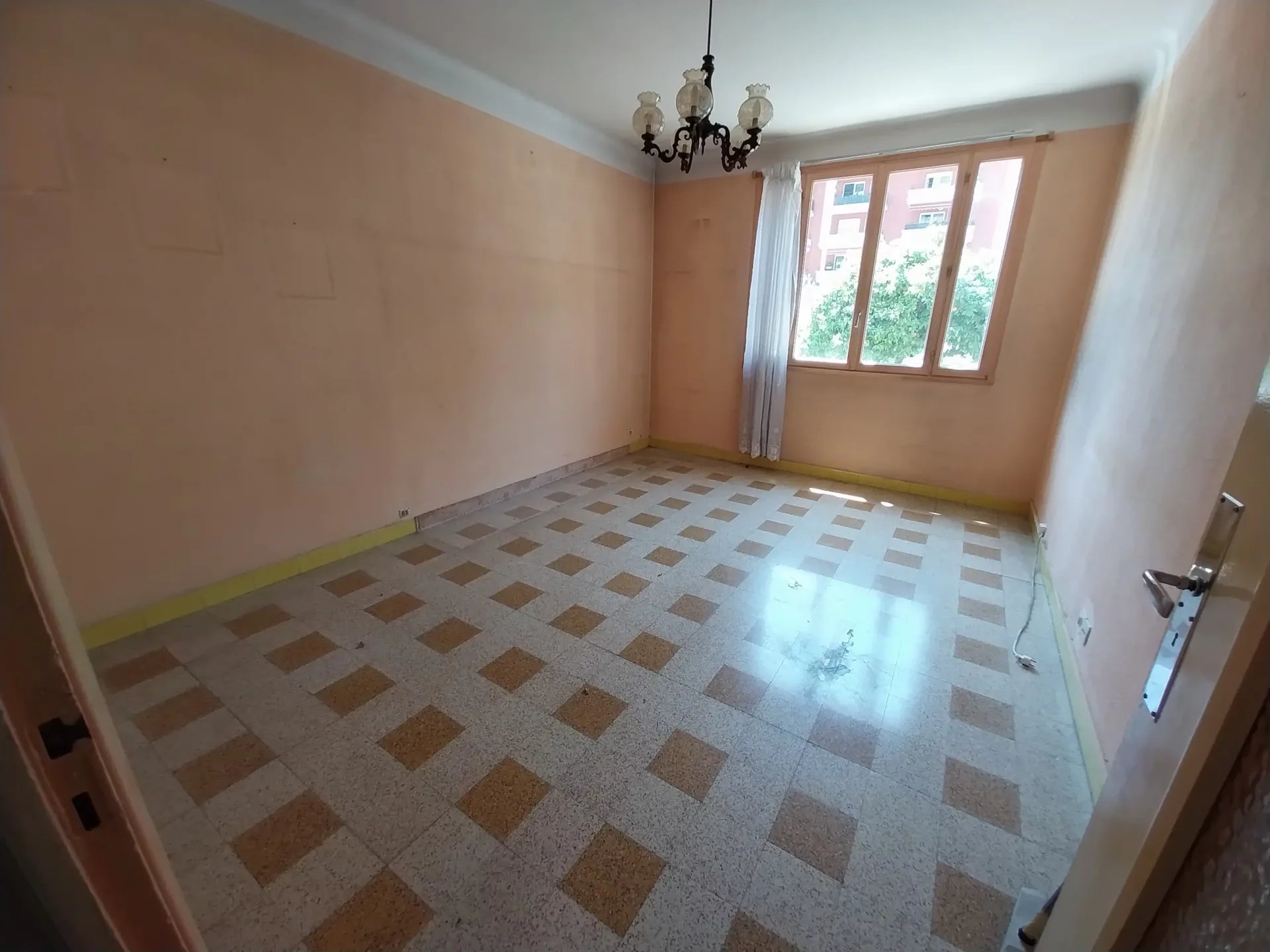 MENTON GARE ROUTIERE - Appartement deux pièces idéal investissement ou premier achat - Photo 2