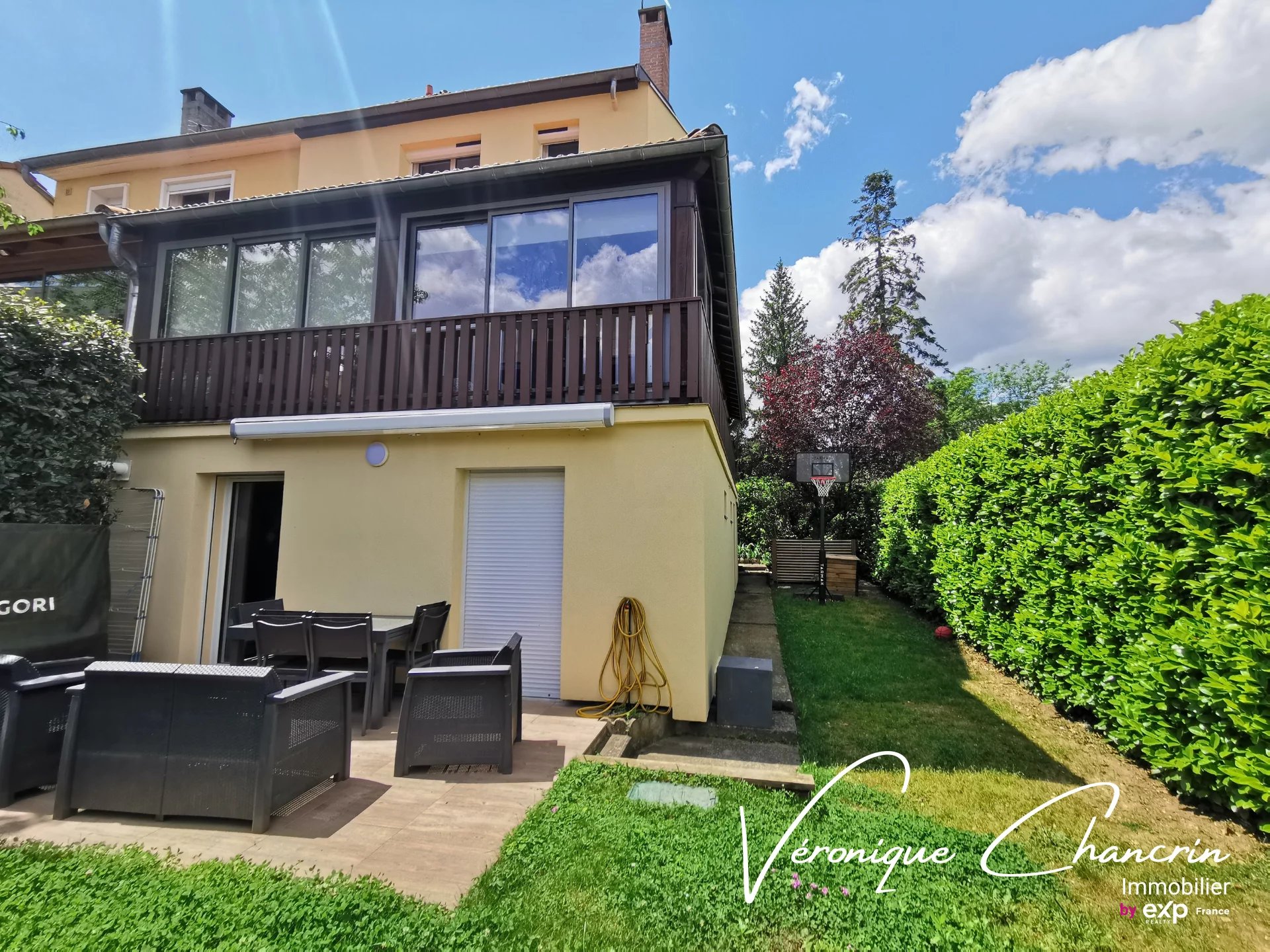 Maison avec jardin - 3 Chambres + Bureau + Studio indépendant