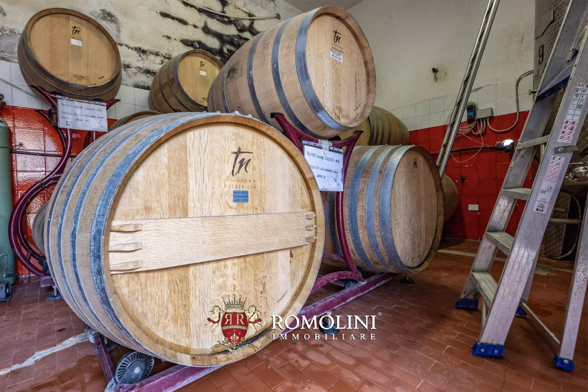 7 Bedroom Vineyard's Image 50