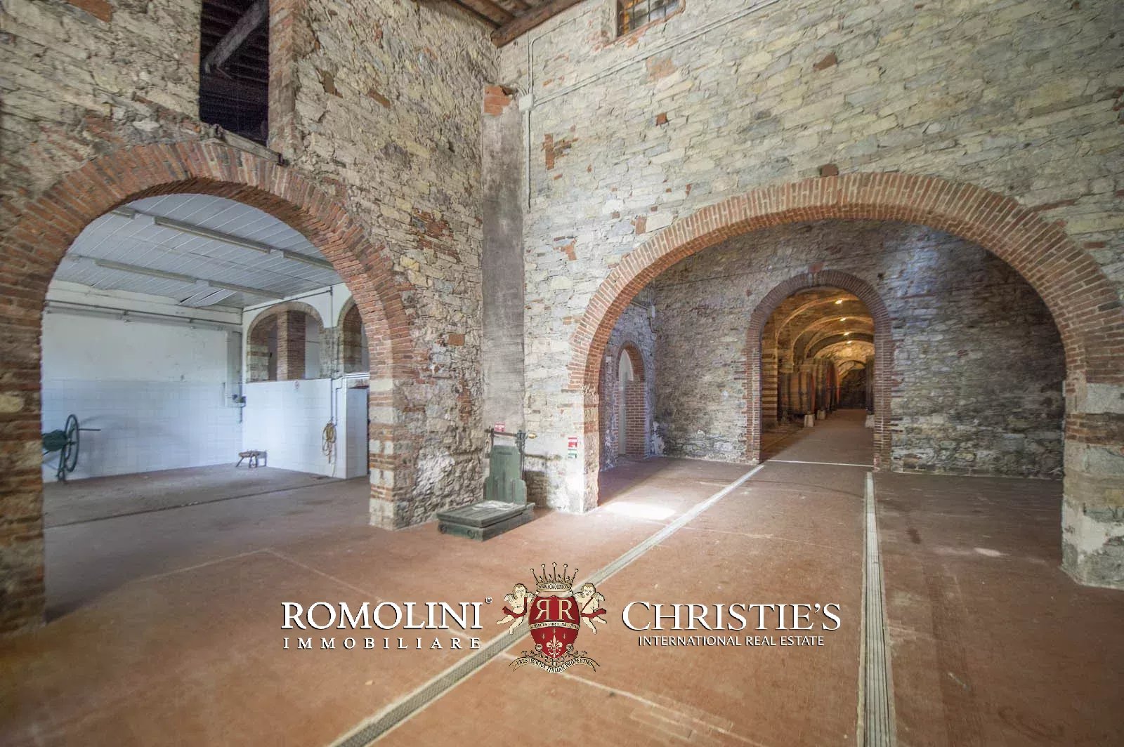 LUXURY HISTORICAL VILLA FOR SALE IN RADDA IN CHIANTI, TUSCANY
