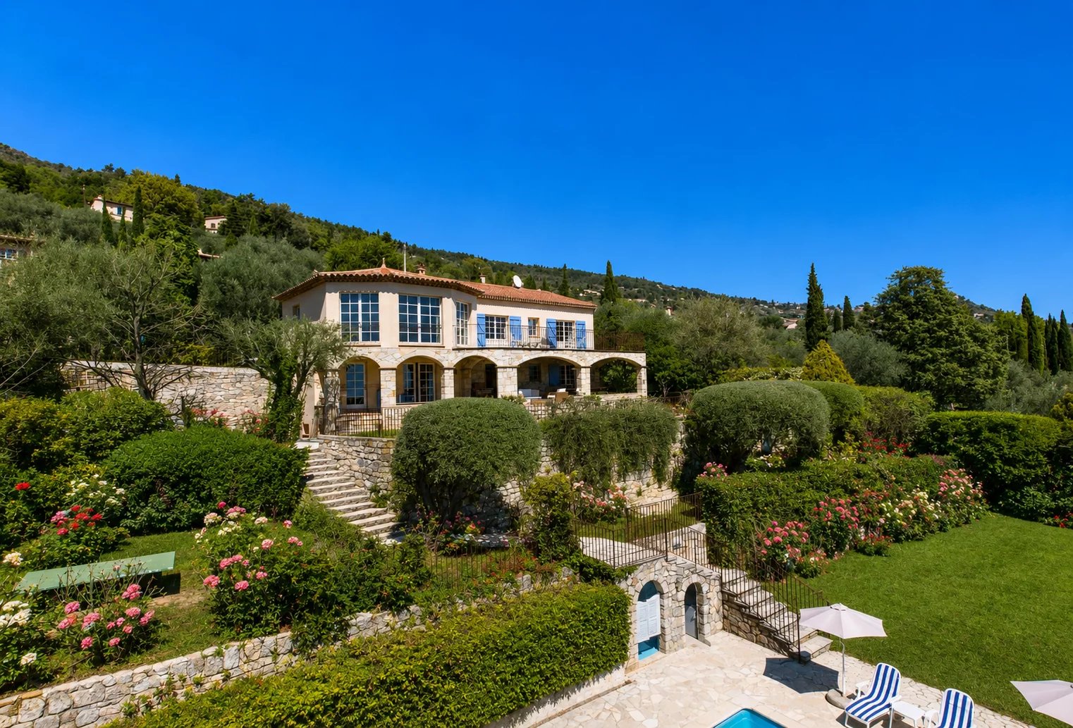Image of Villa - 6 Bedrooms for Sale in Alpes-Maritimes-Spéracèdes-France, Image 3
