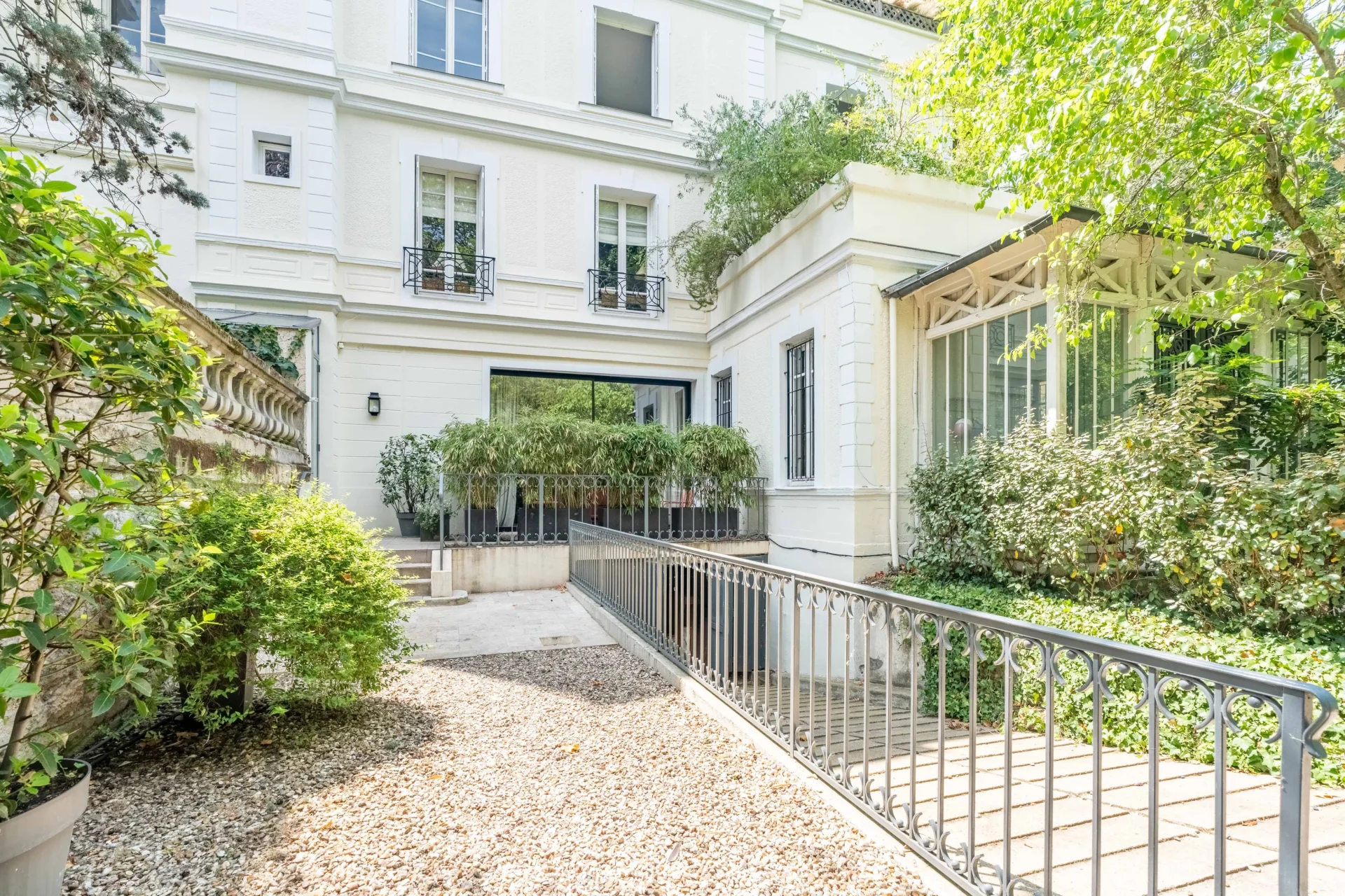 Neuilly-sur-Seine - CHÉZY