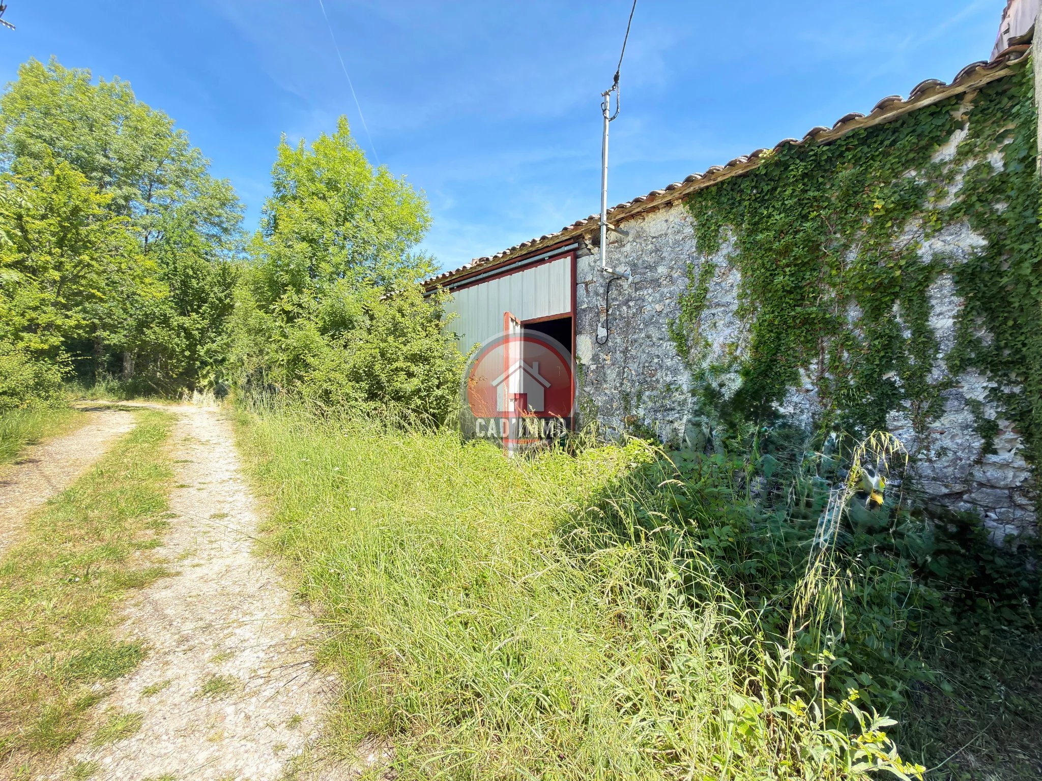 Bâtisse en pierre de 100m² au milieu des vignes