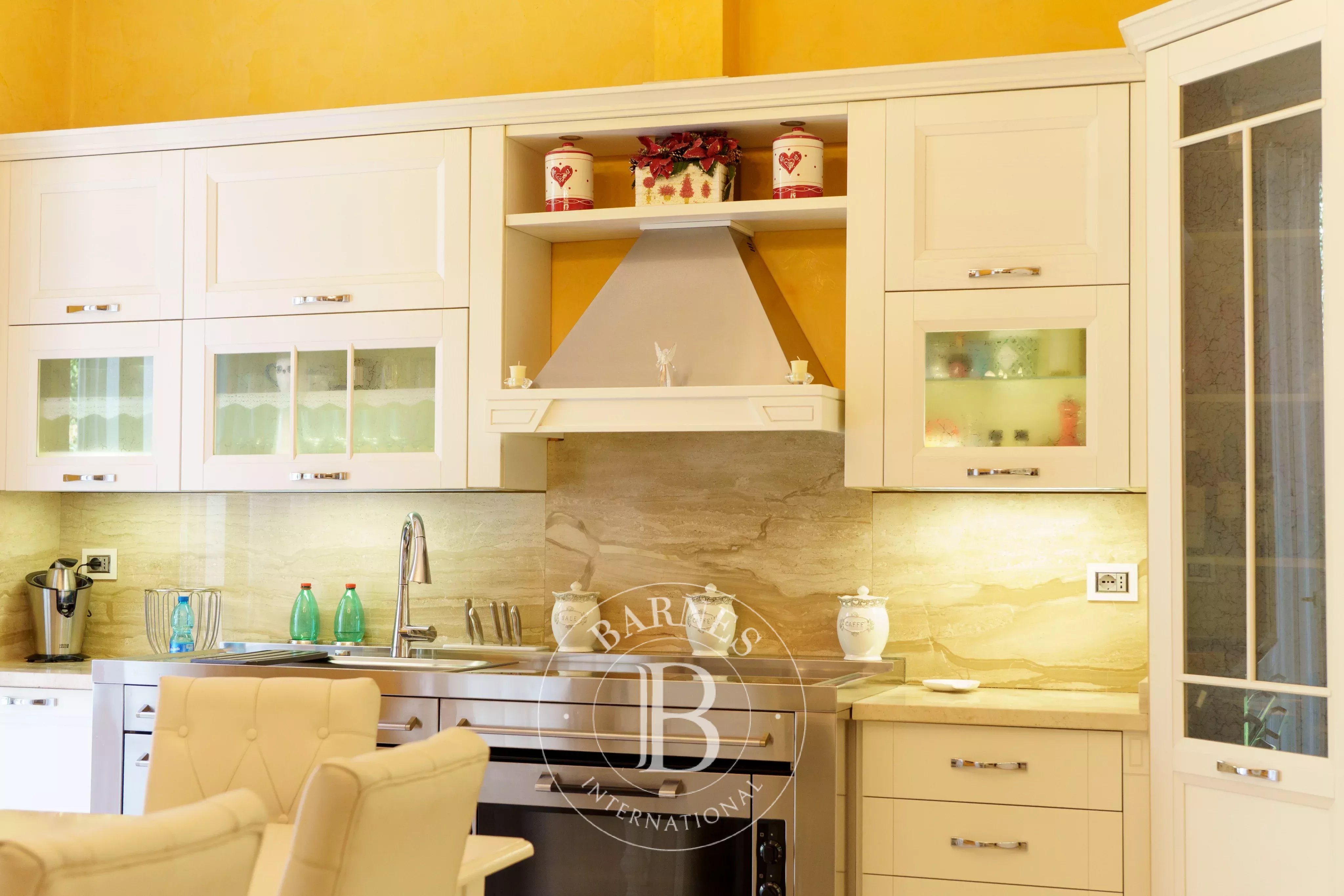 Luxury Apartment a few steps from the centre of Como - picture 4