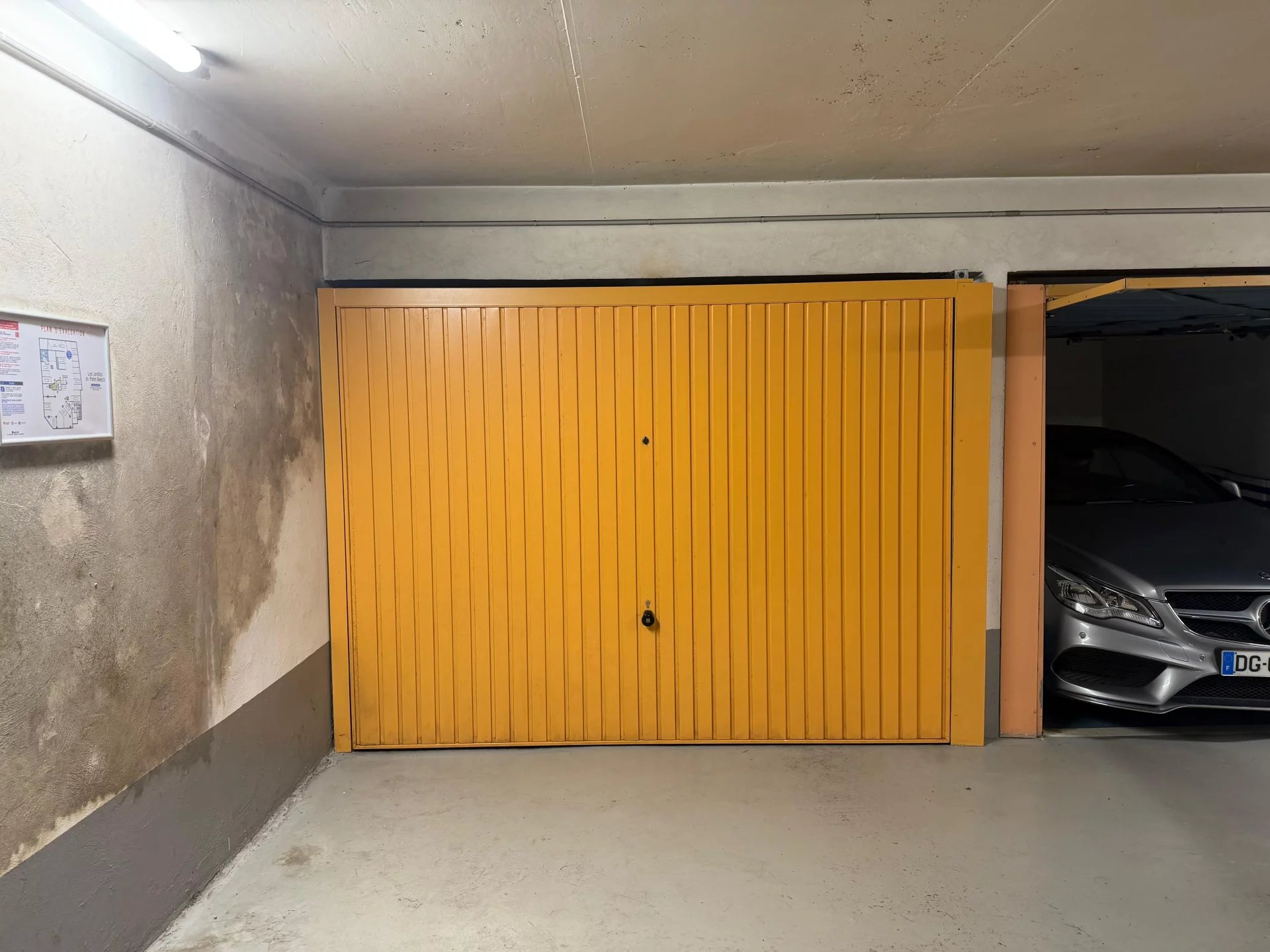 Cannes - Palm Beach - Secure Closed Garage Unit in Luxury Residence