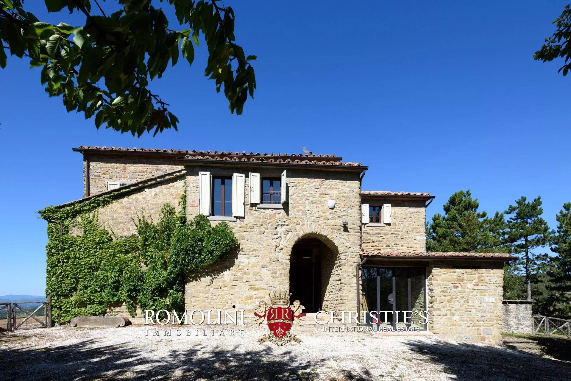 5 Bedroom Villa/Townhouse's Image 3