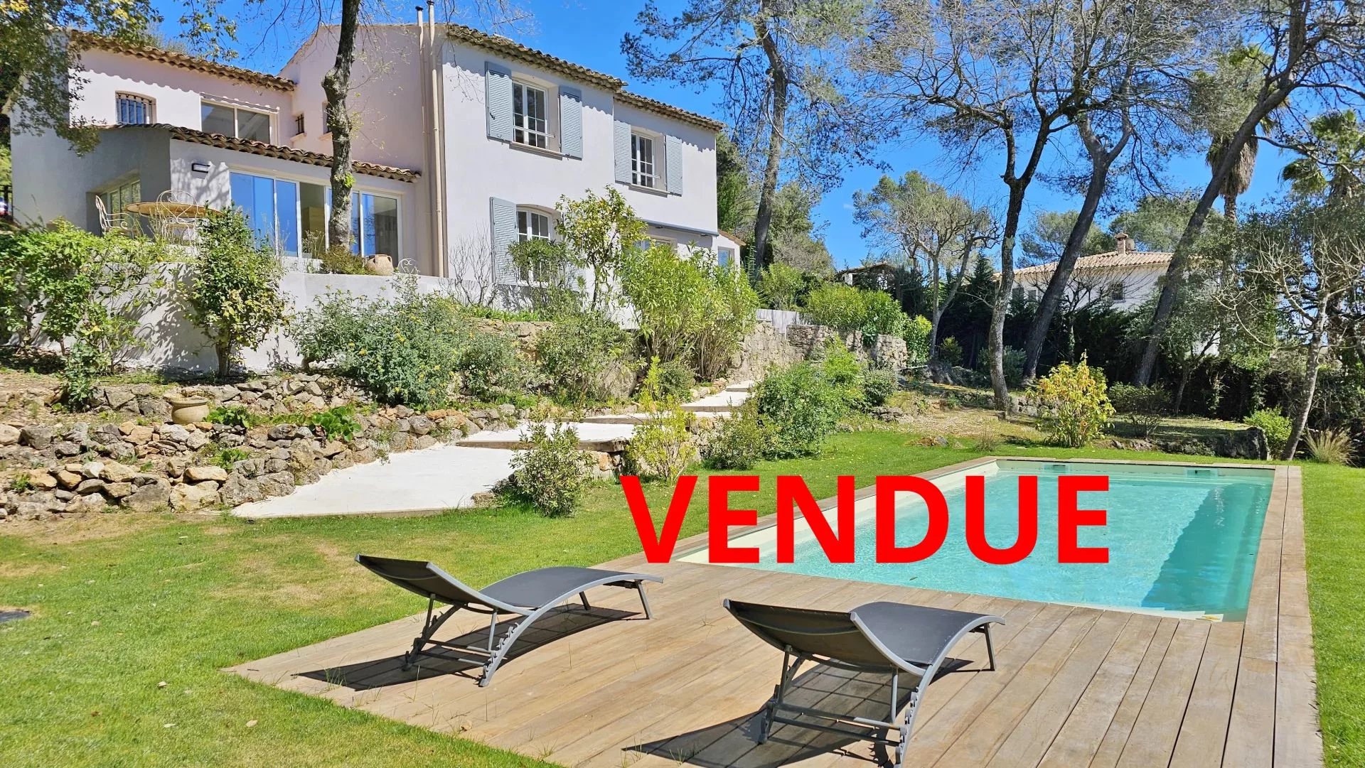 ROQUEFORT LES PINS VILLA RENOVEE