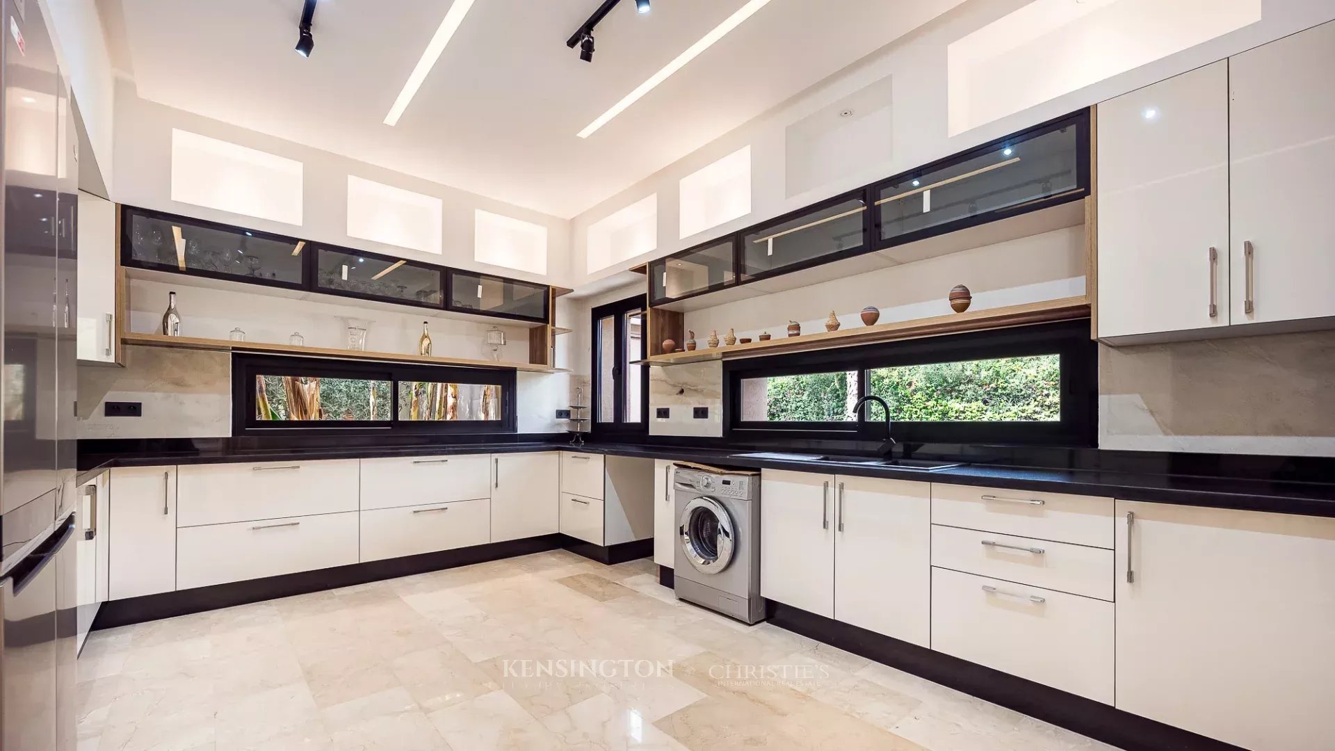 6 Bedroom Villa/Townhouse's Image 27